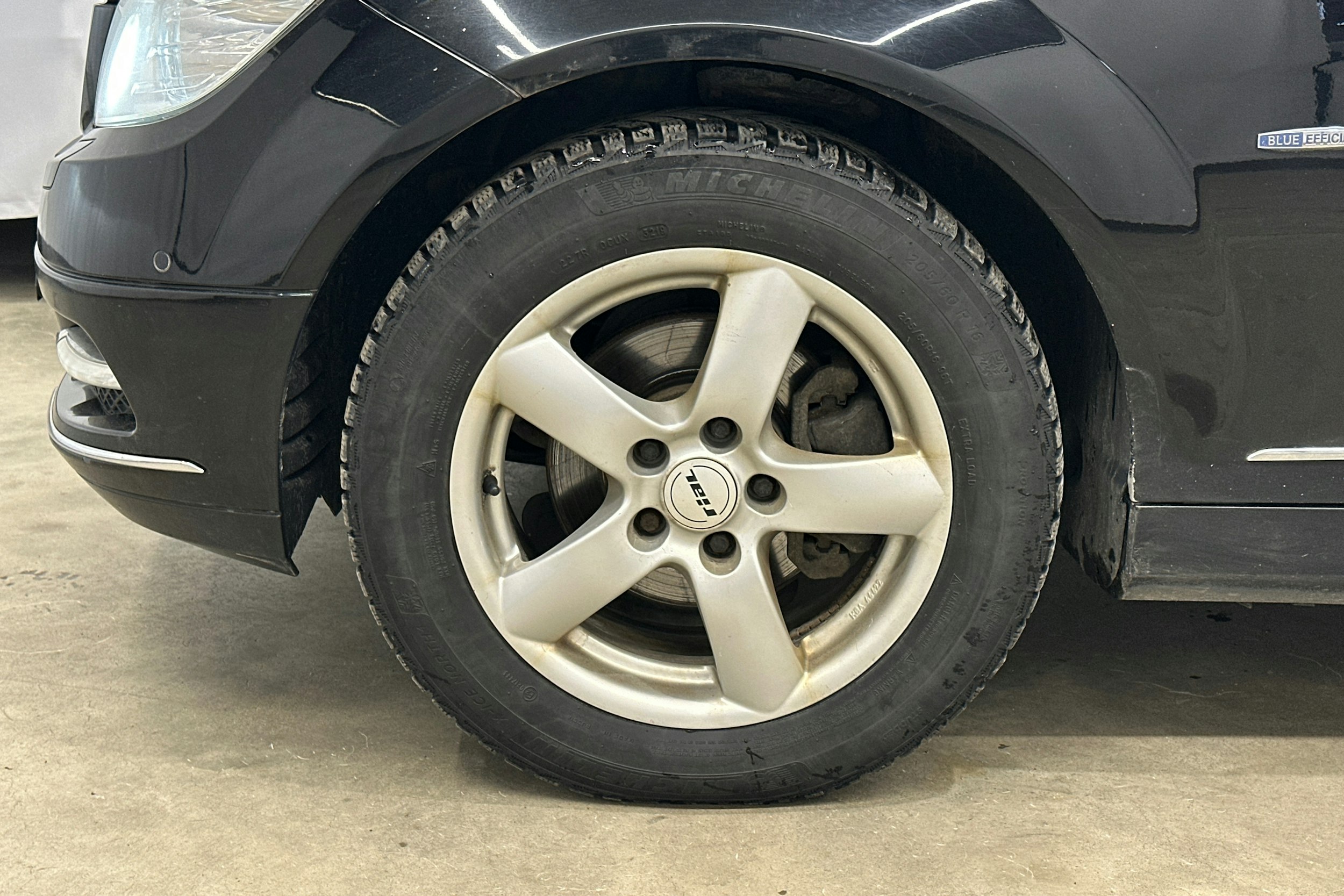 musta Mercedes-Benz C 2011 kuva 14.