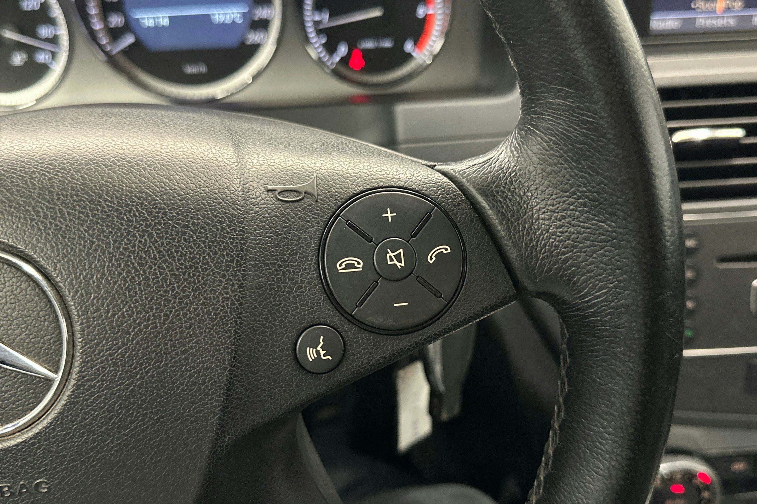 musta Mercedes-Benz C 2011 kuva 21.