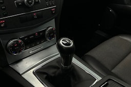 musta Mercedes-Benz C 2011 kuva 25.