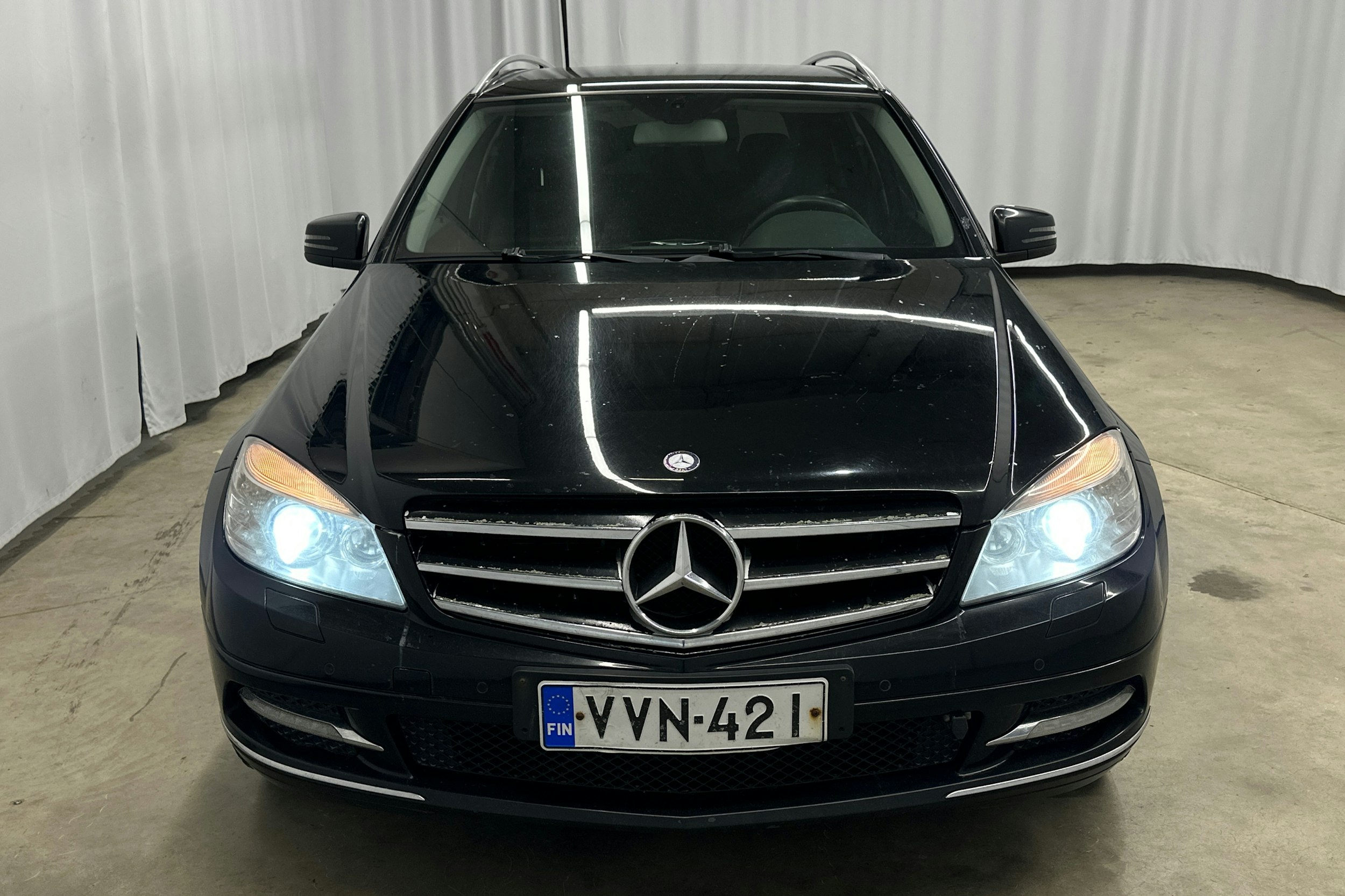 musta Mercedes-Benz C 2011 kuva 26.