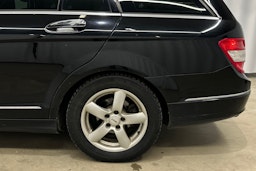 musta Mercedes-Benz C 2011 kuva 28.