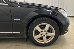 musta Mercedes-Benz C 2011 kuva 31.