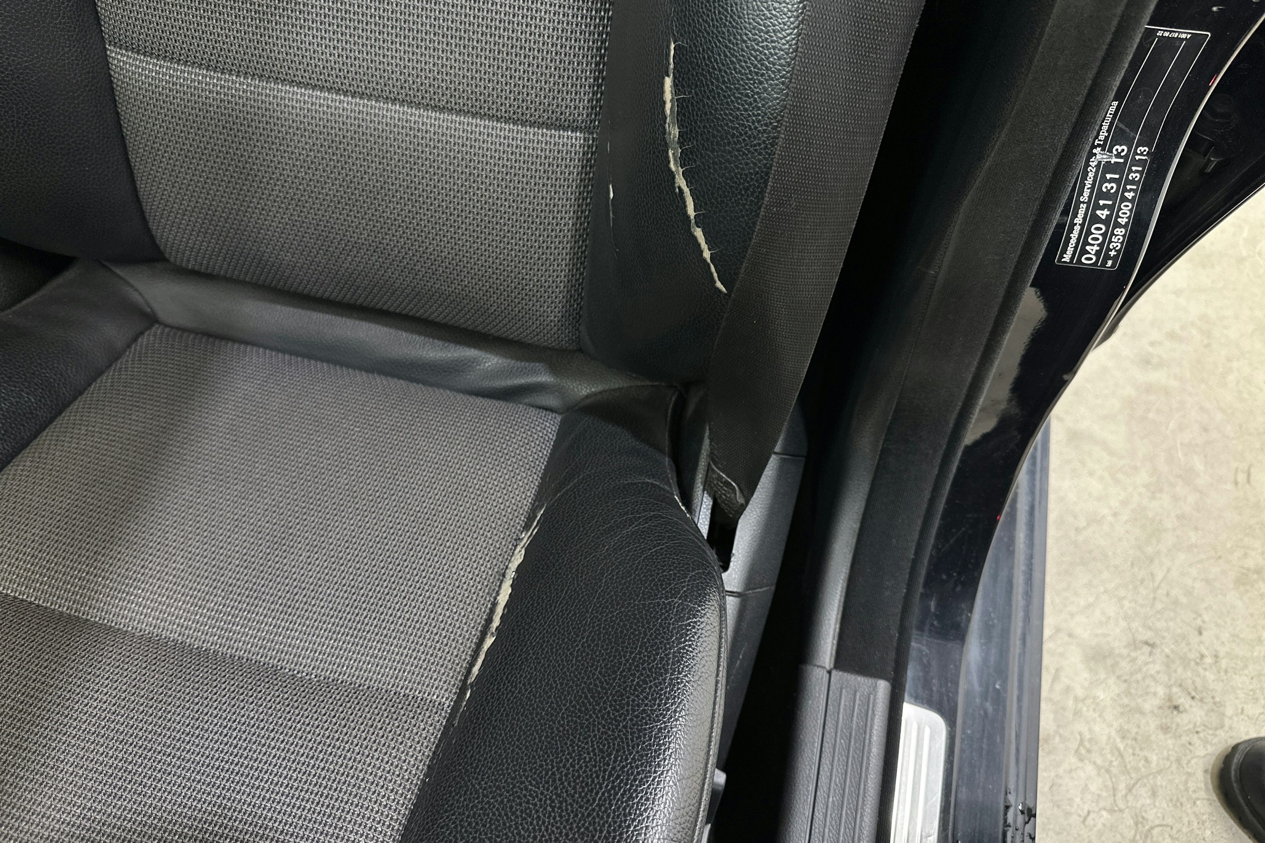 musta Mercedes-Benz C 2011 kuva 34.