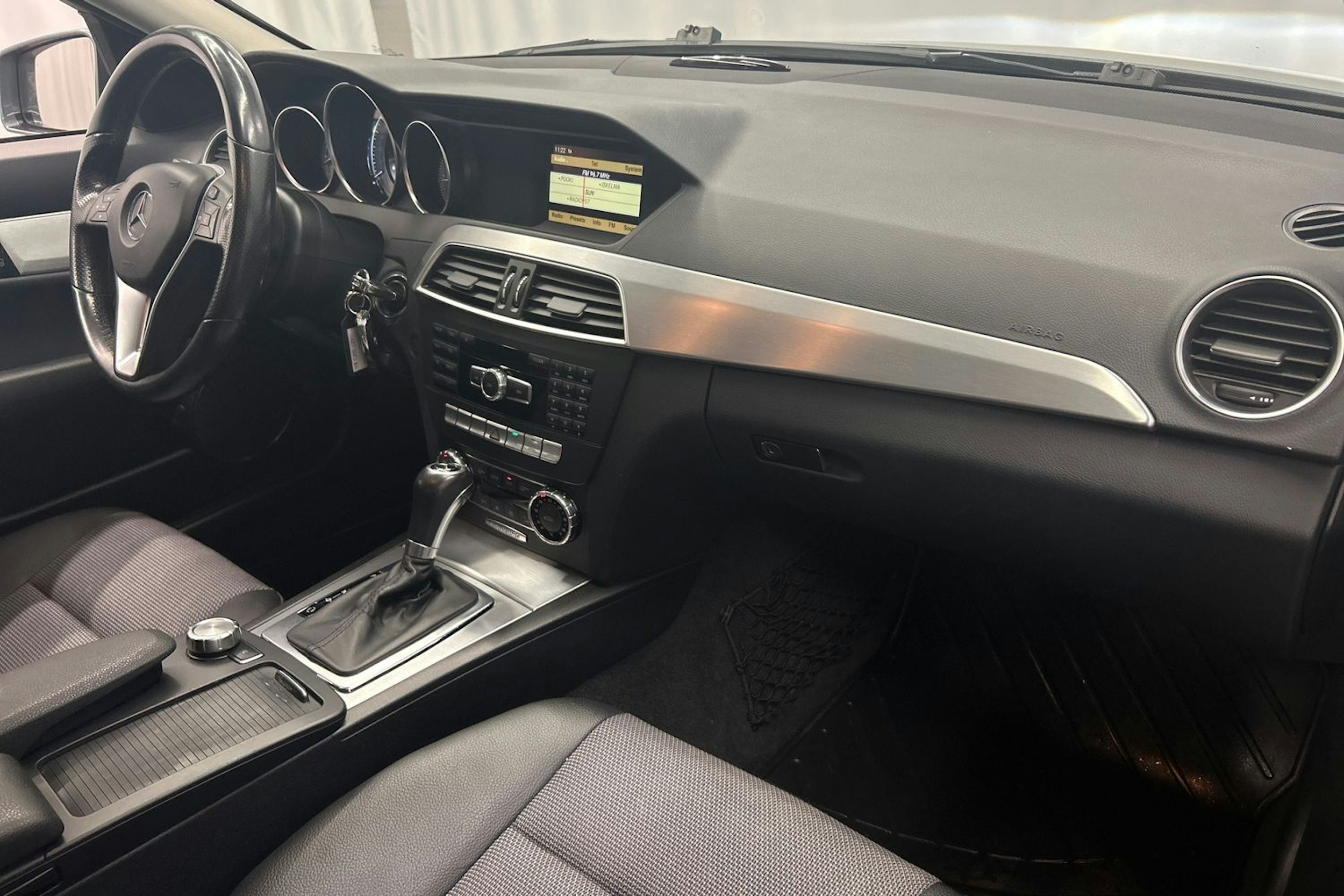 harmaa Mercedes-Benz C 2012 kuva 15.