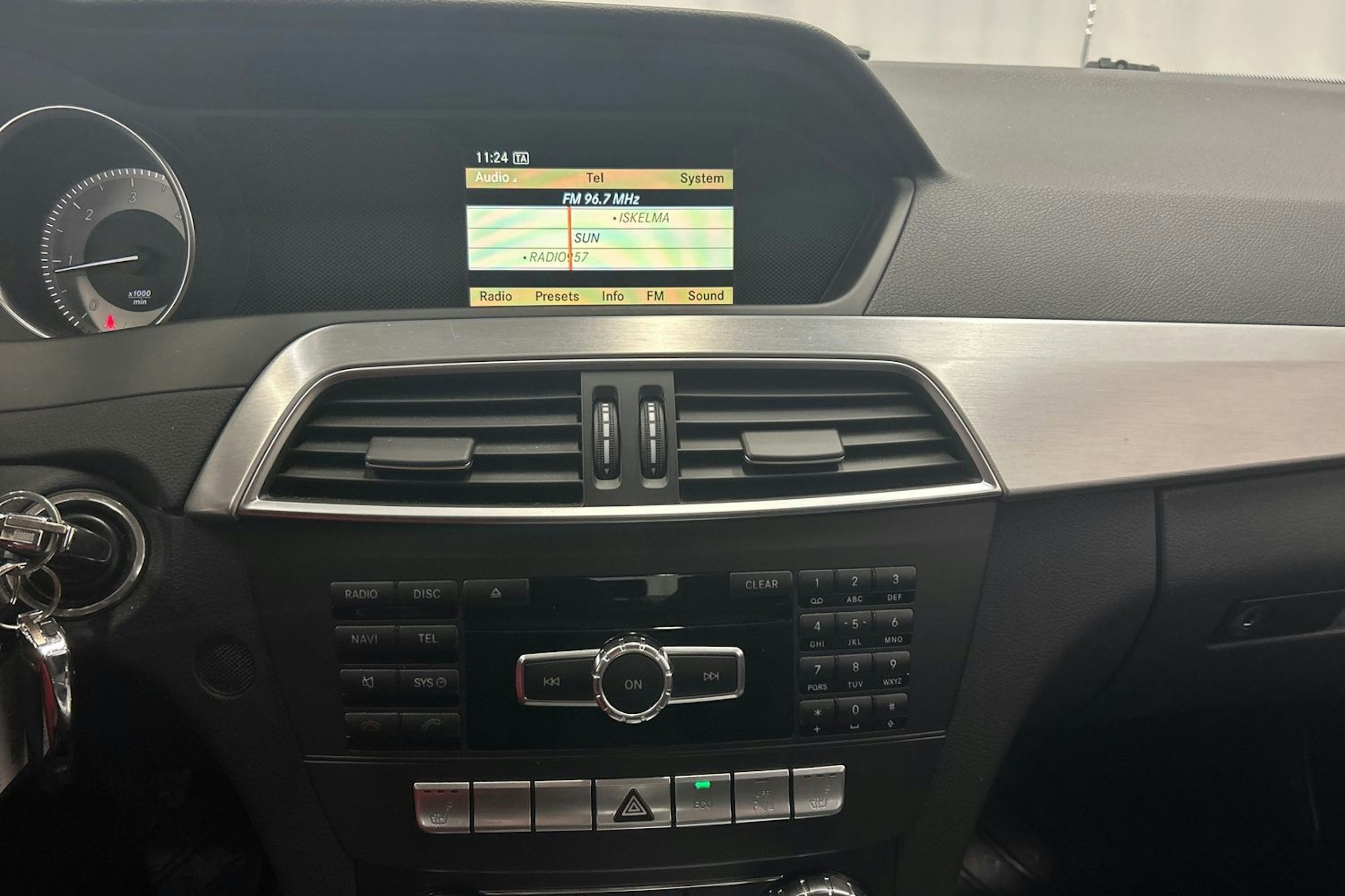 harmaa Mercedes-Benz C 2012 kuva 23.