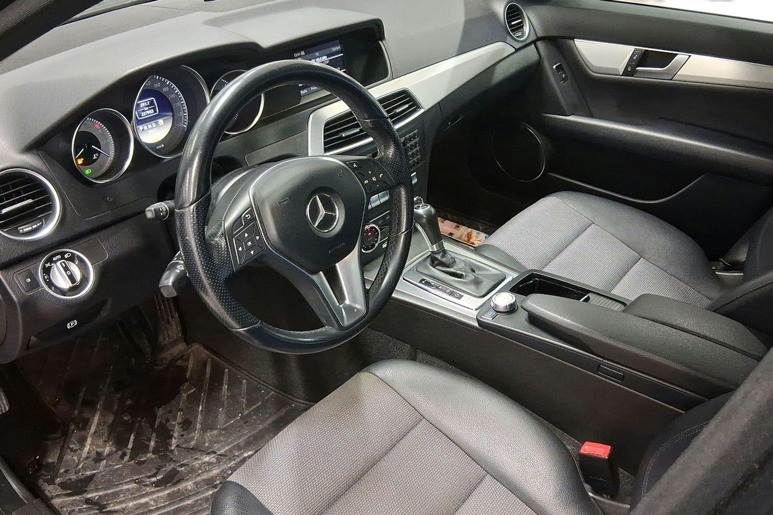 musta Mercedes-Benz C 2012 kuva 3.