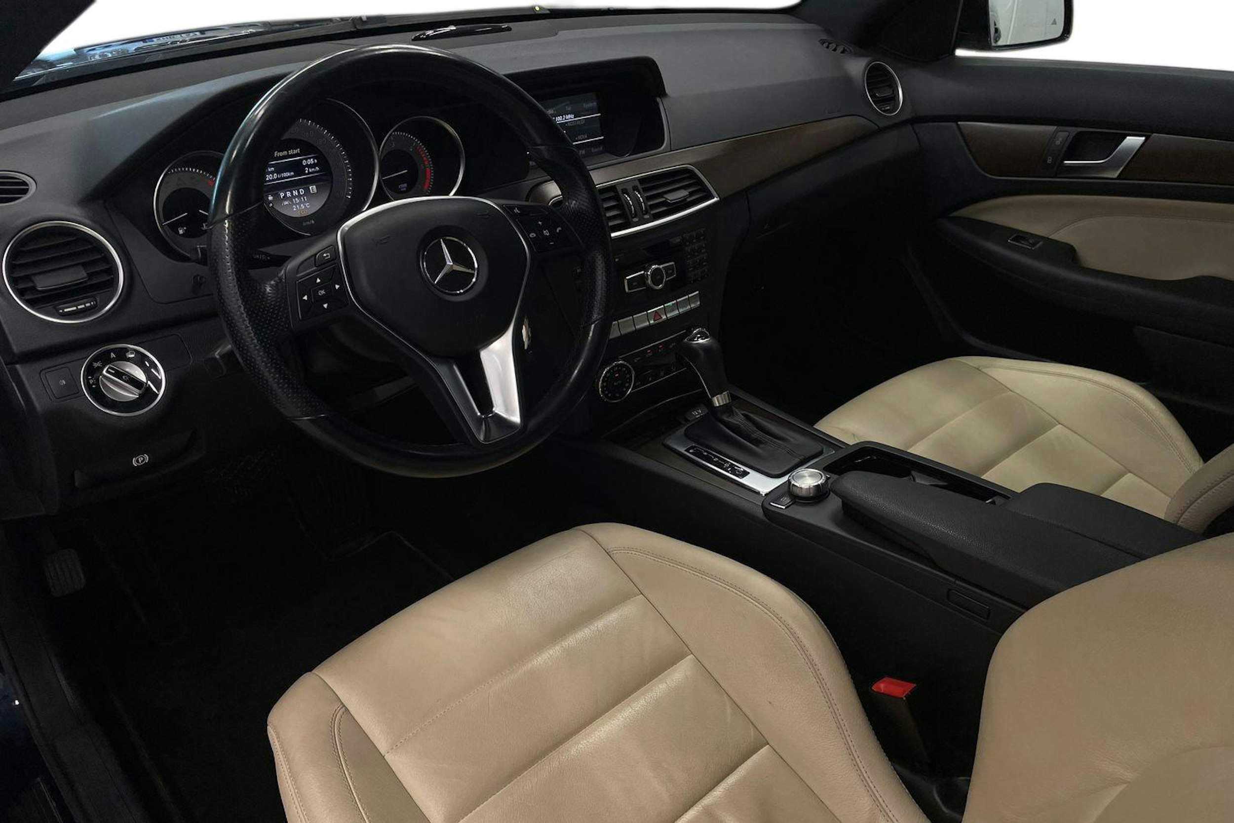 Sininen Mercedes-Benz C 2012 kuva 7.