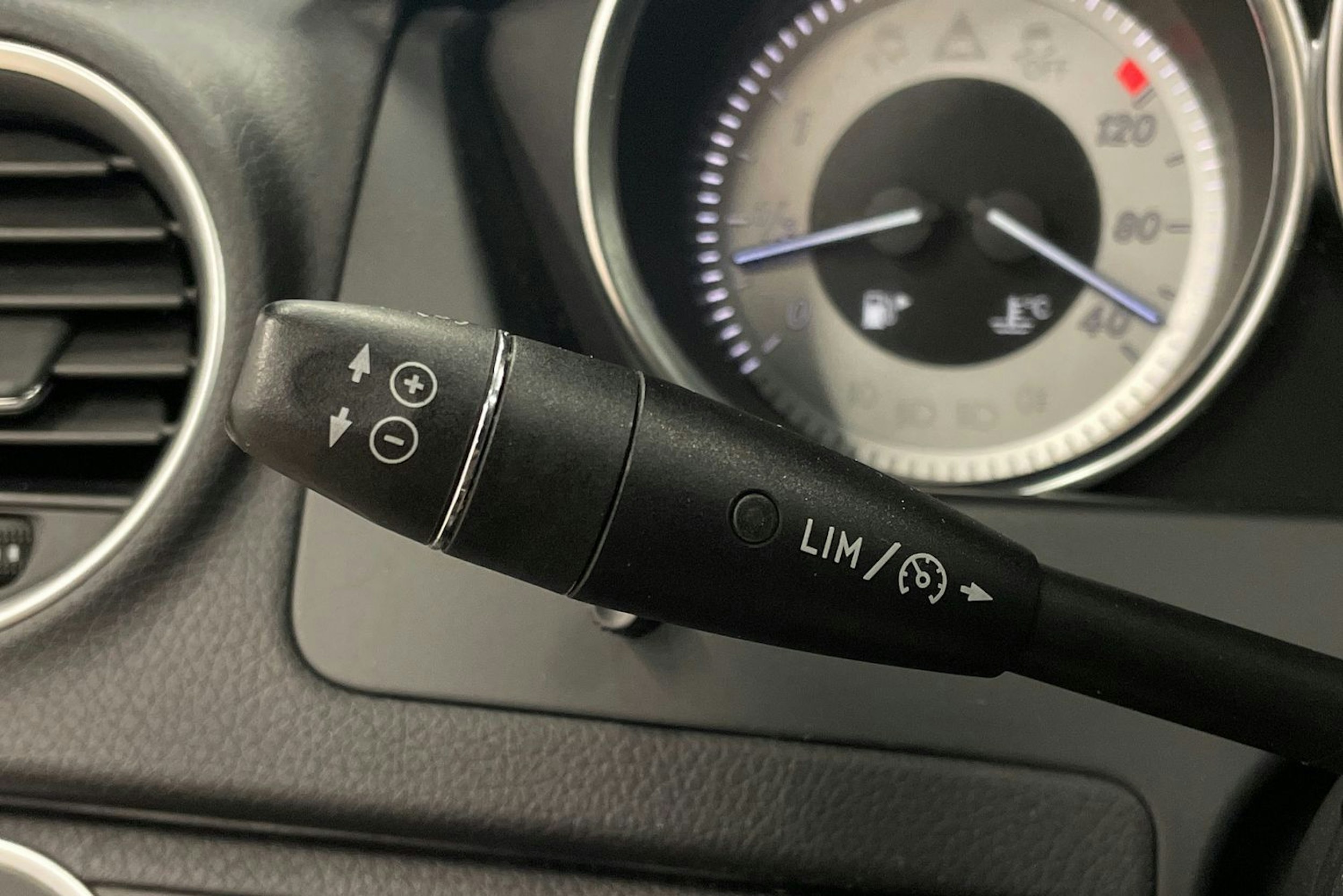 Sininen Mercedes-Benz C 2012 kuva 19.