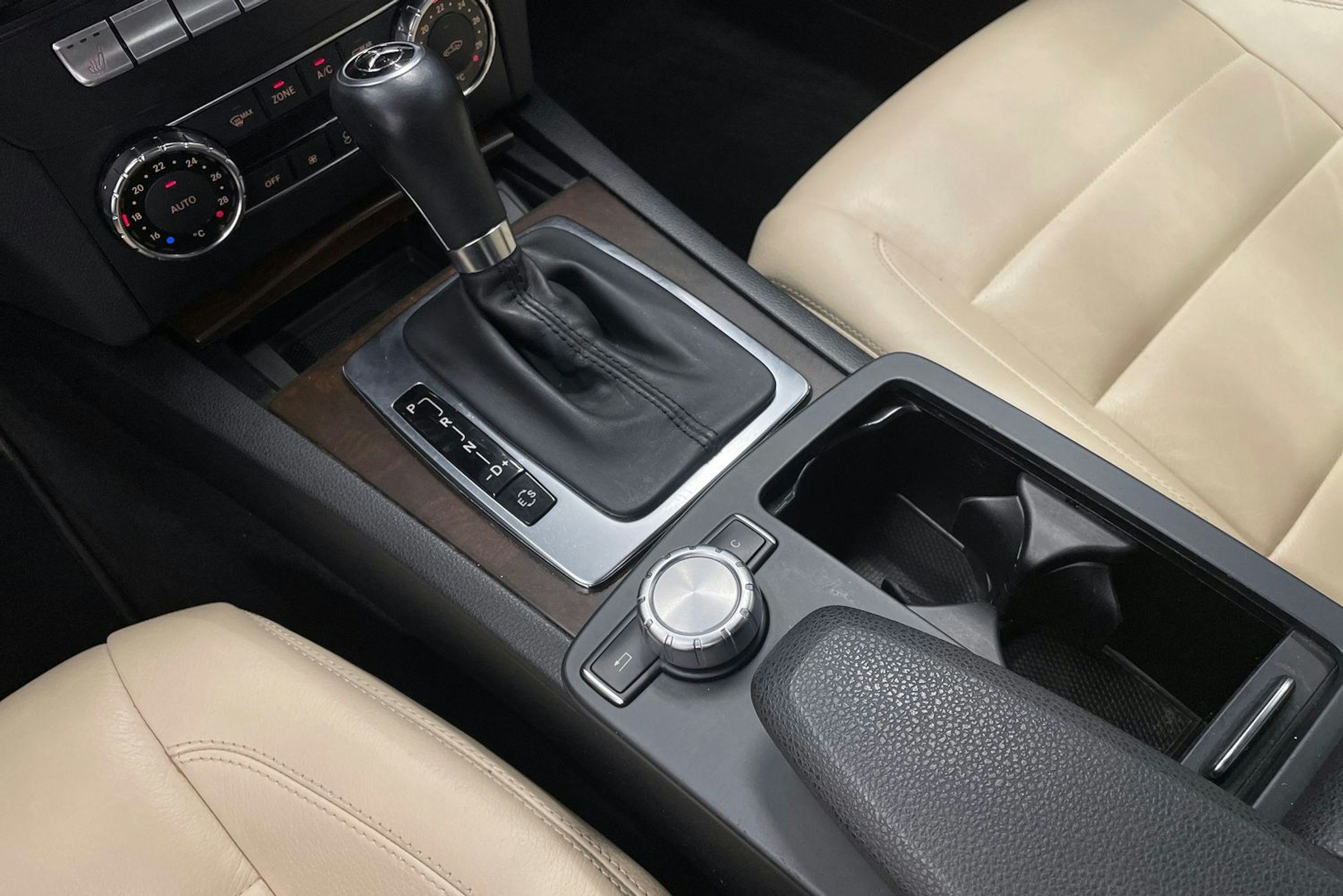 Sininen Mercedes-Benz C 2012 kuva 20.