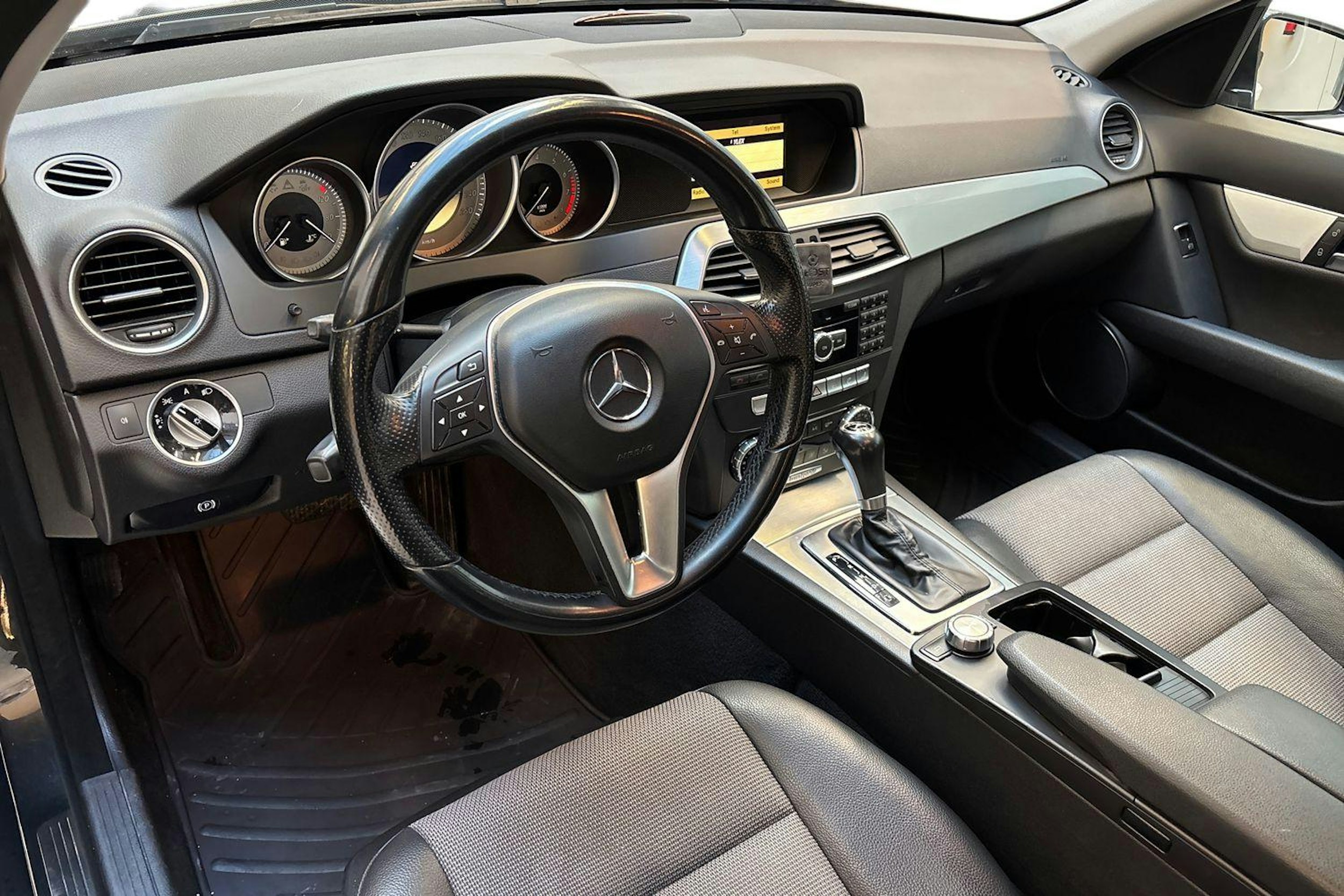 musta Mercedes-Benz C 2012 kuva 7.