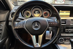 musta Mercedes-Benz C 2012 kuva 17.