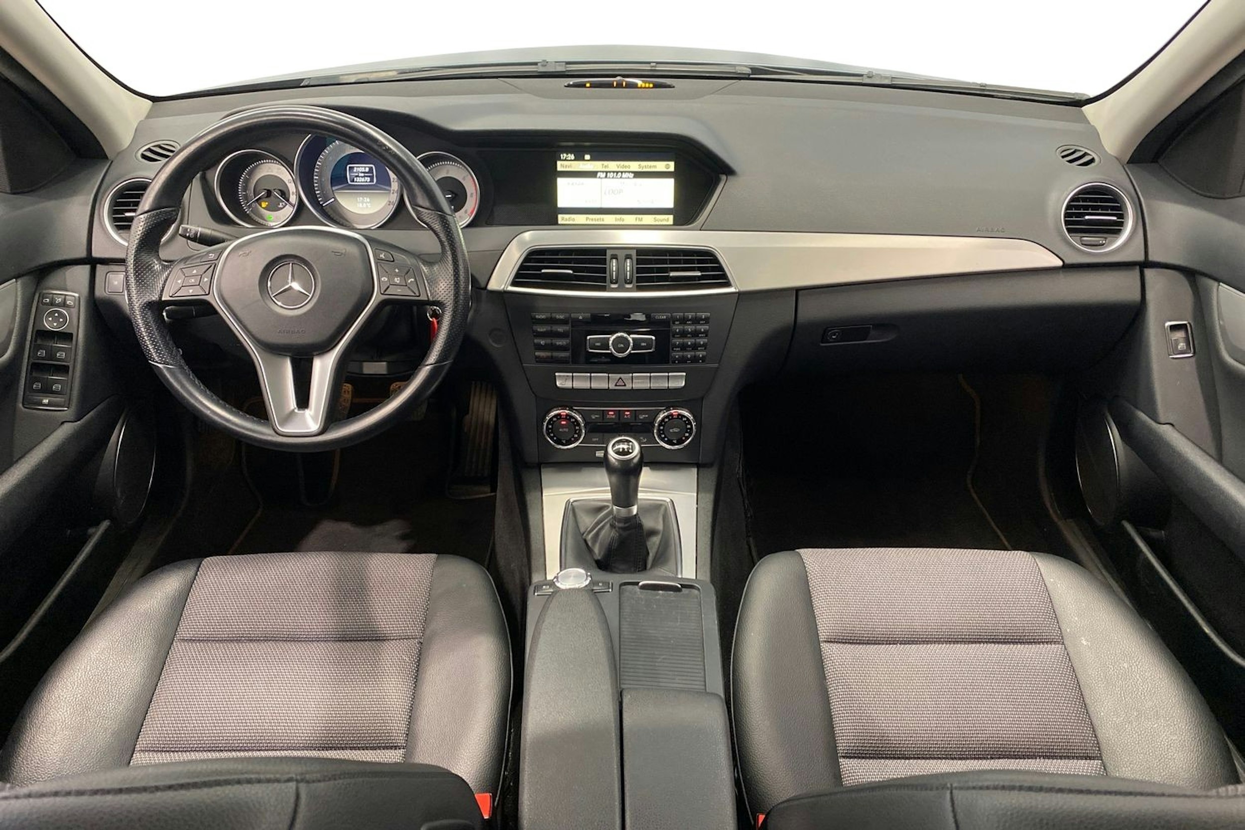 harmaa Mercedes-Benz C 2012 kuva 9.