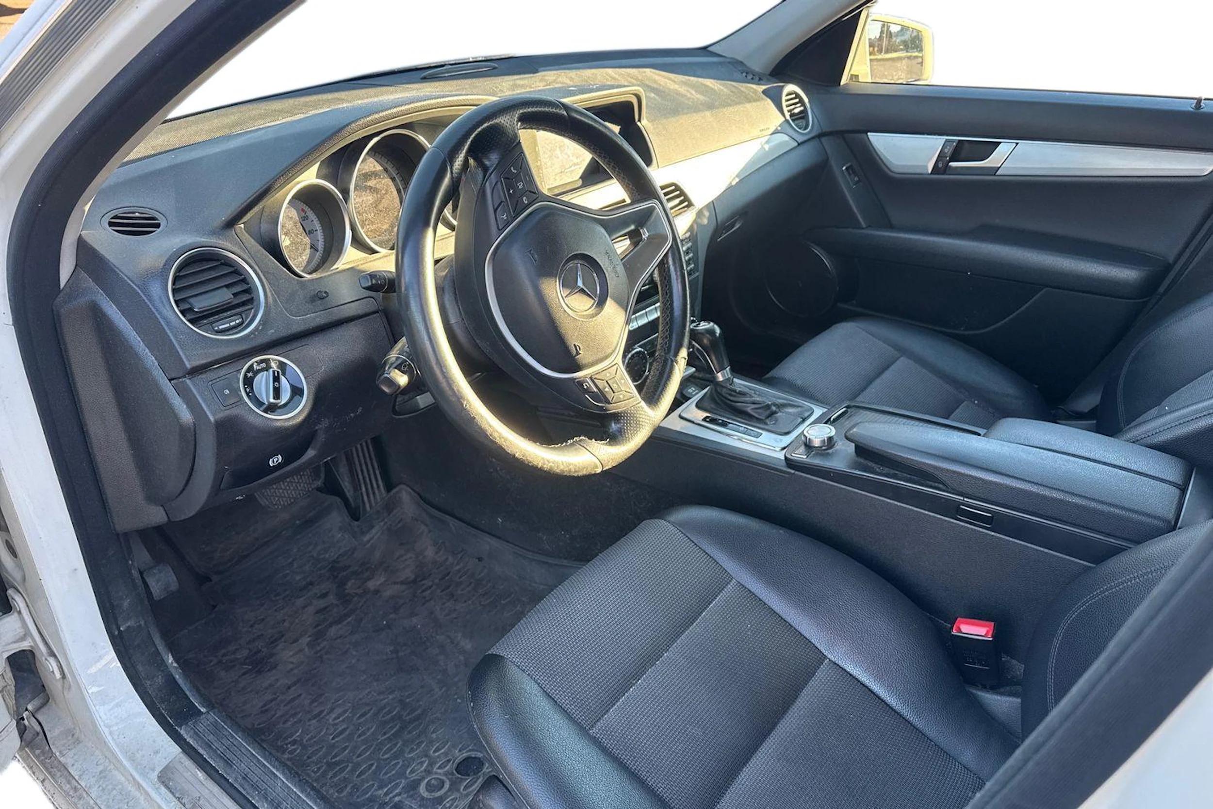 valkoinen Mercedes-Benz C 2012 kuva 3.