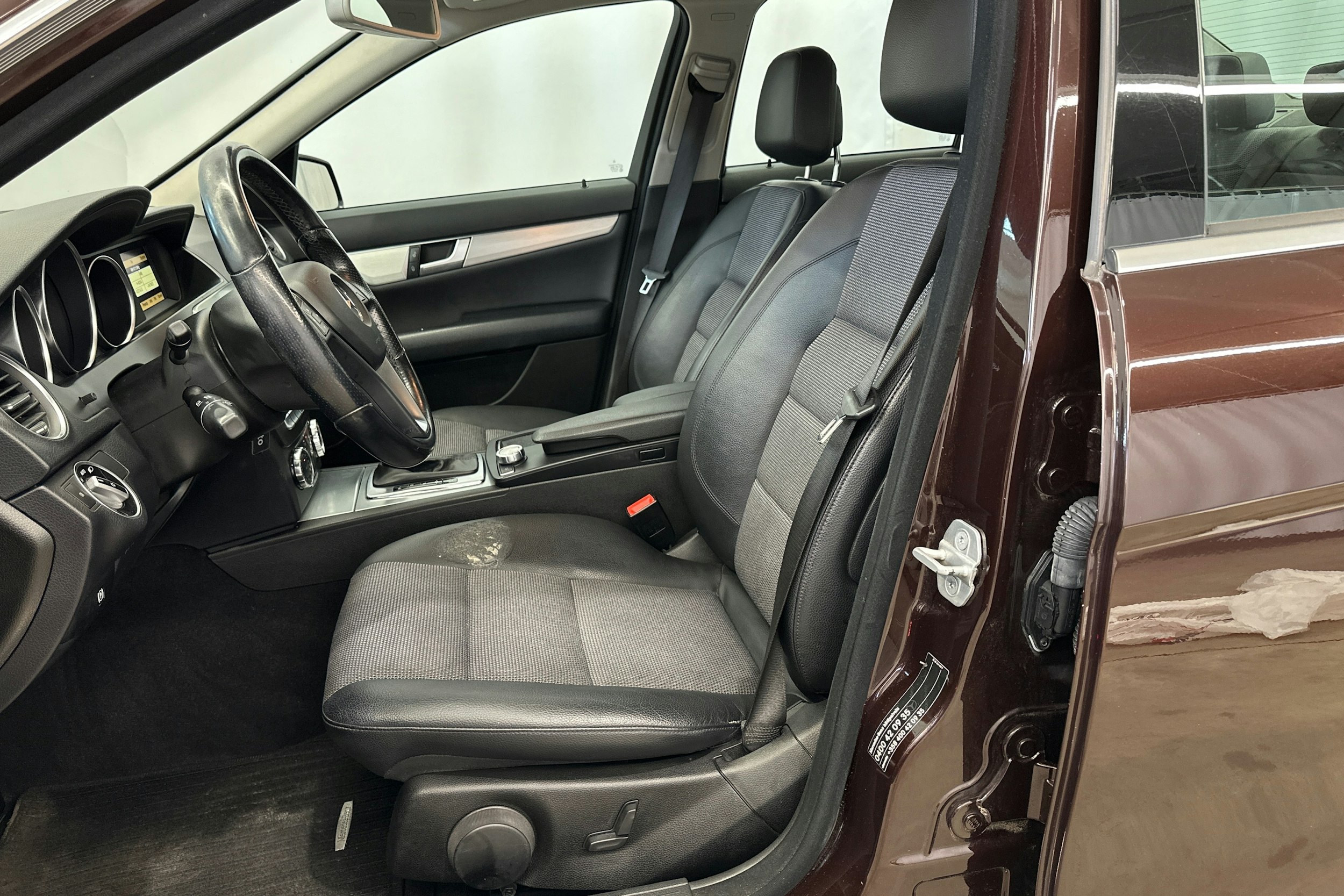 met. ruskea Mercedes-Benz C 2012 kuva 16.