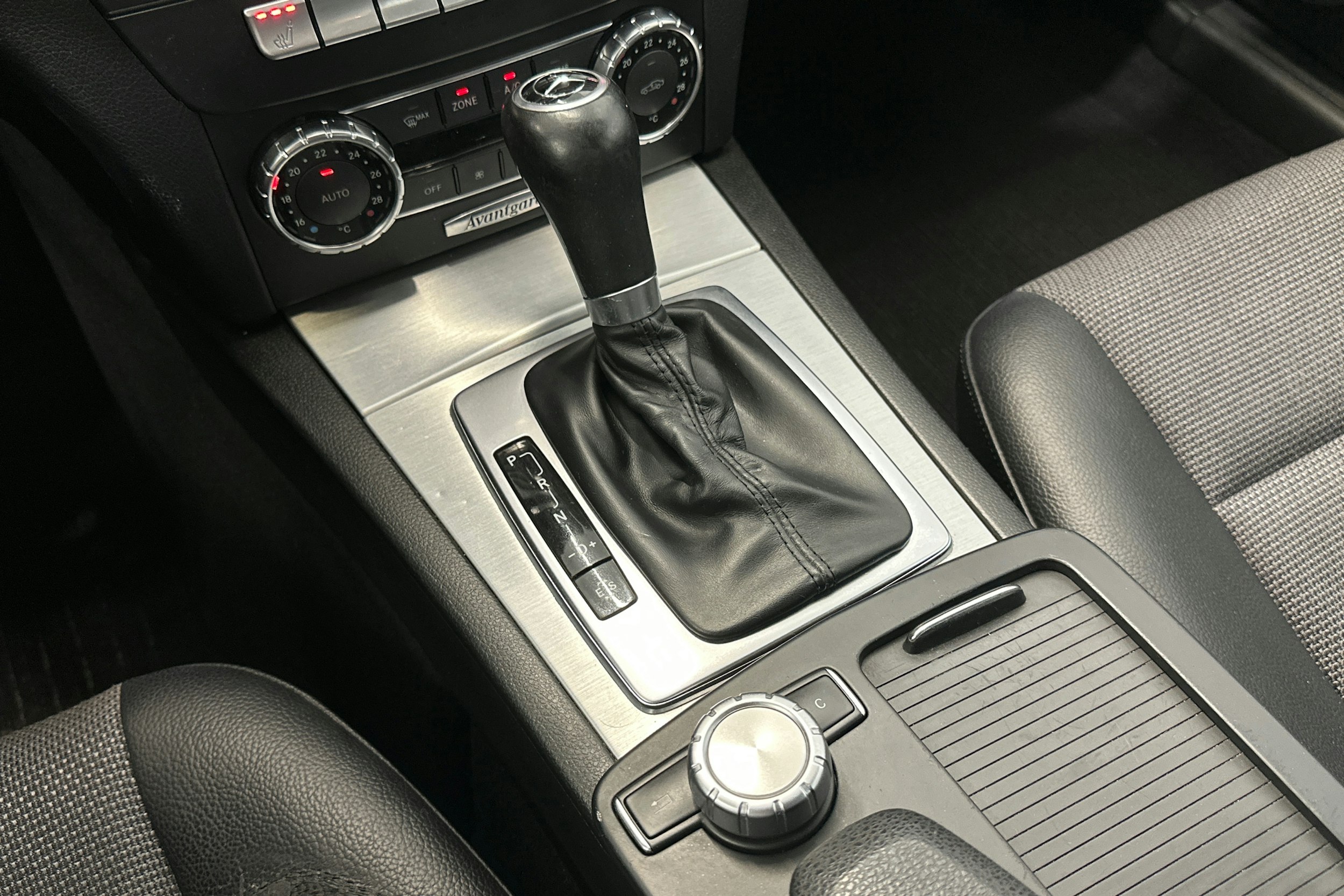 met. ruskea Mercedes-Benz C 2012 kuva 25.