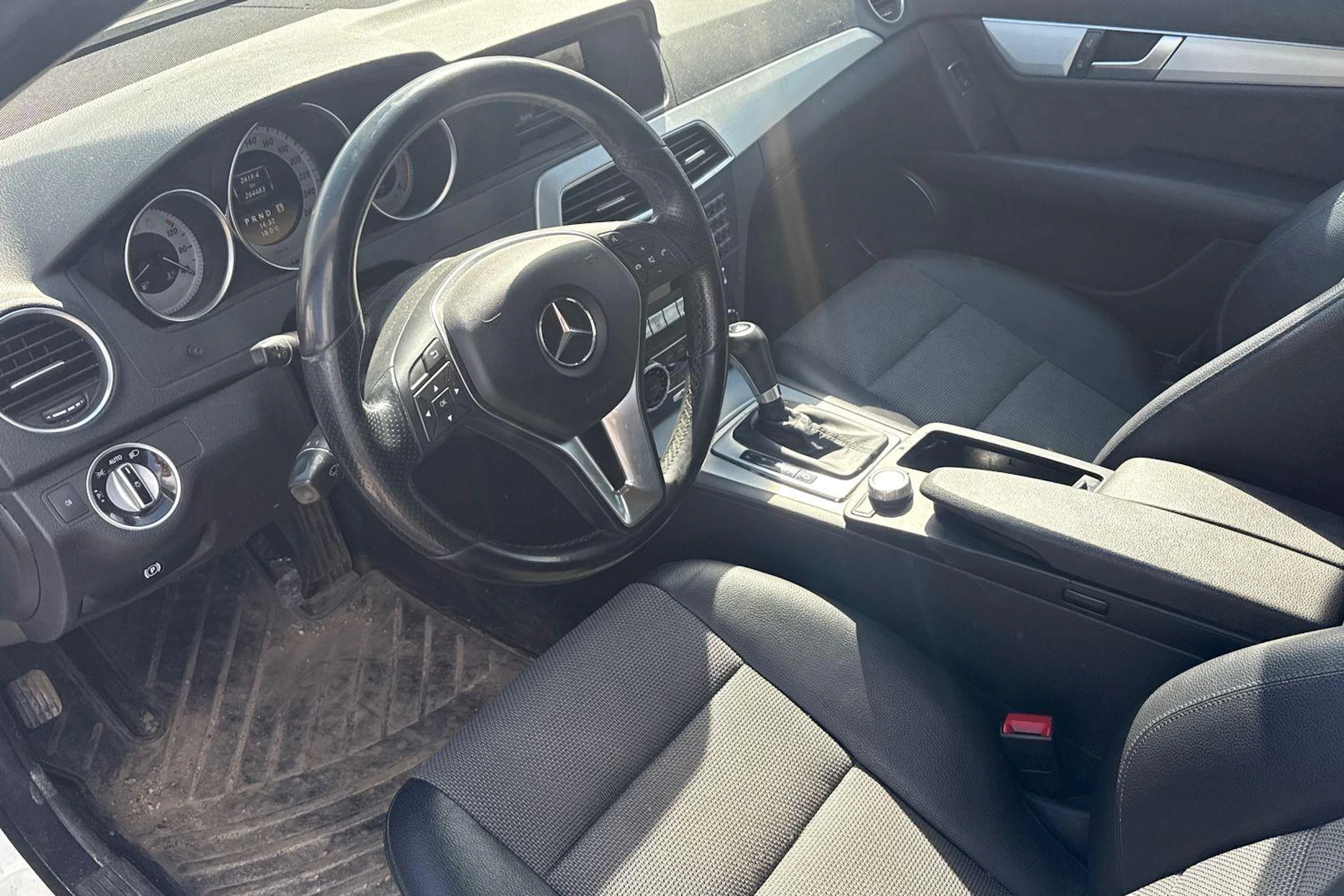 valkoinen Mercedes-Benz C 2012 kuva 3.