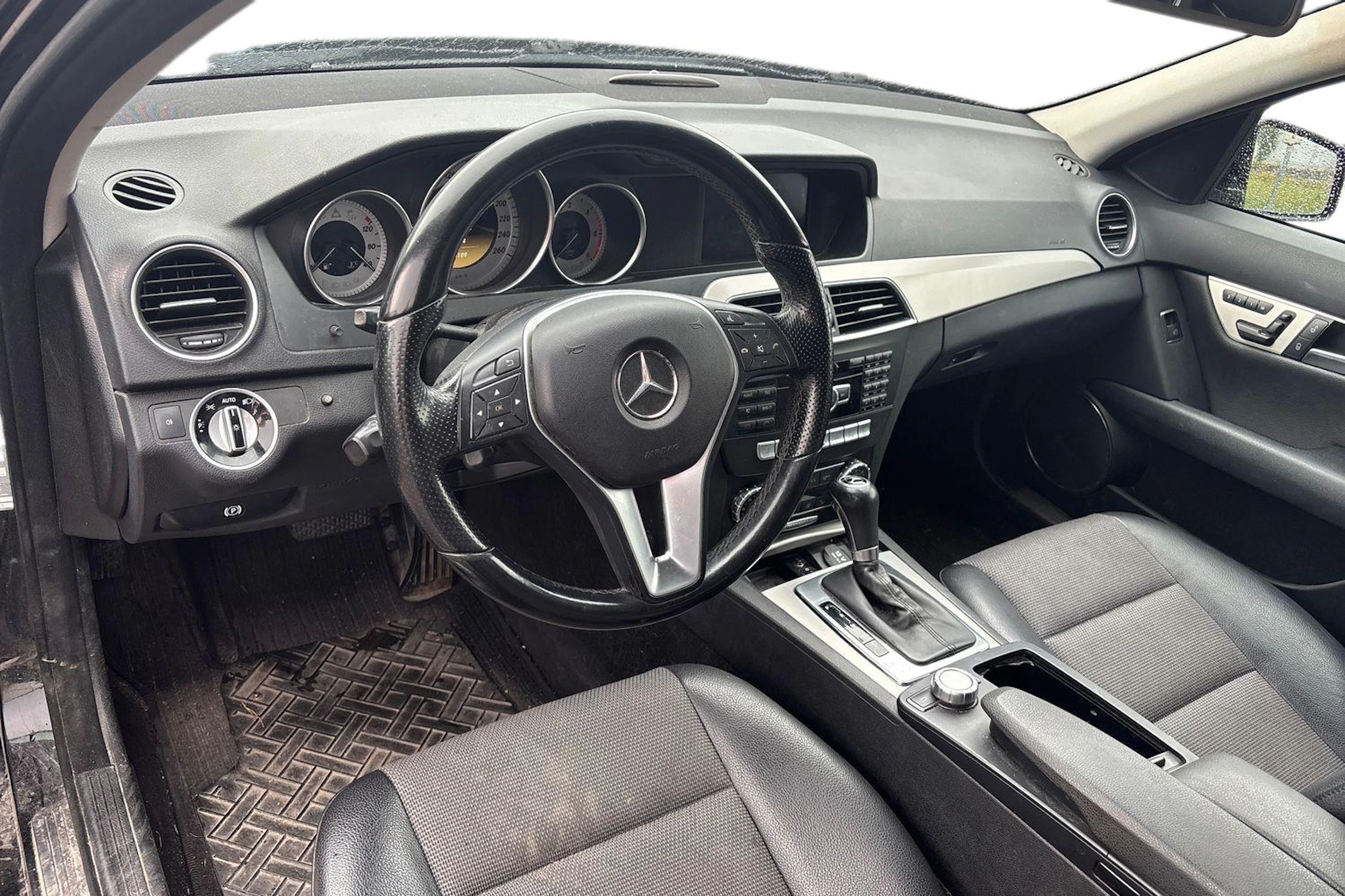 musta Mercedes-Benz C 2012 kuva 3.