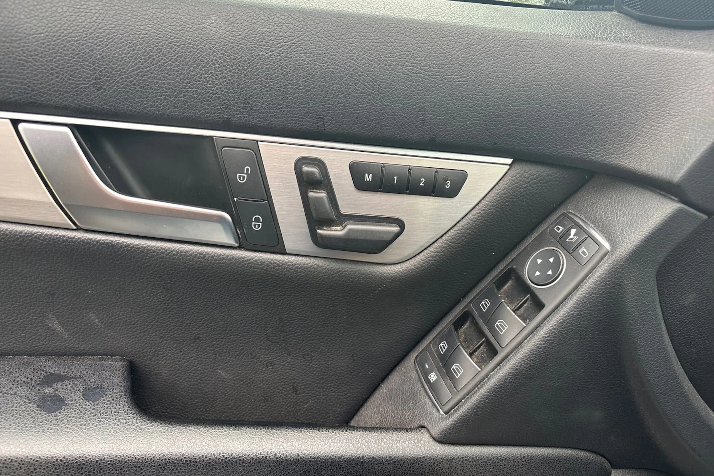 musta Mercedes-Benz C 2012 kuva 4.