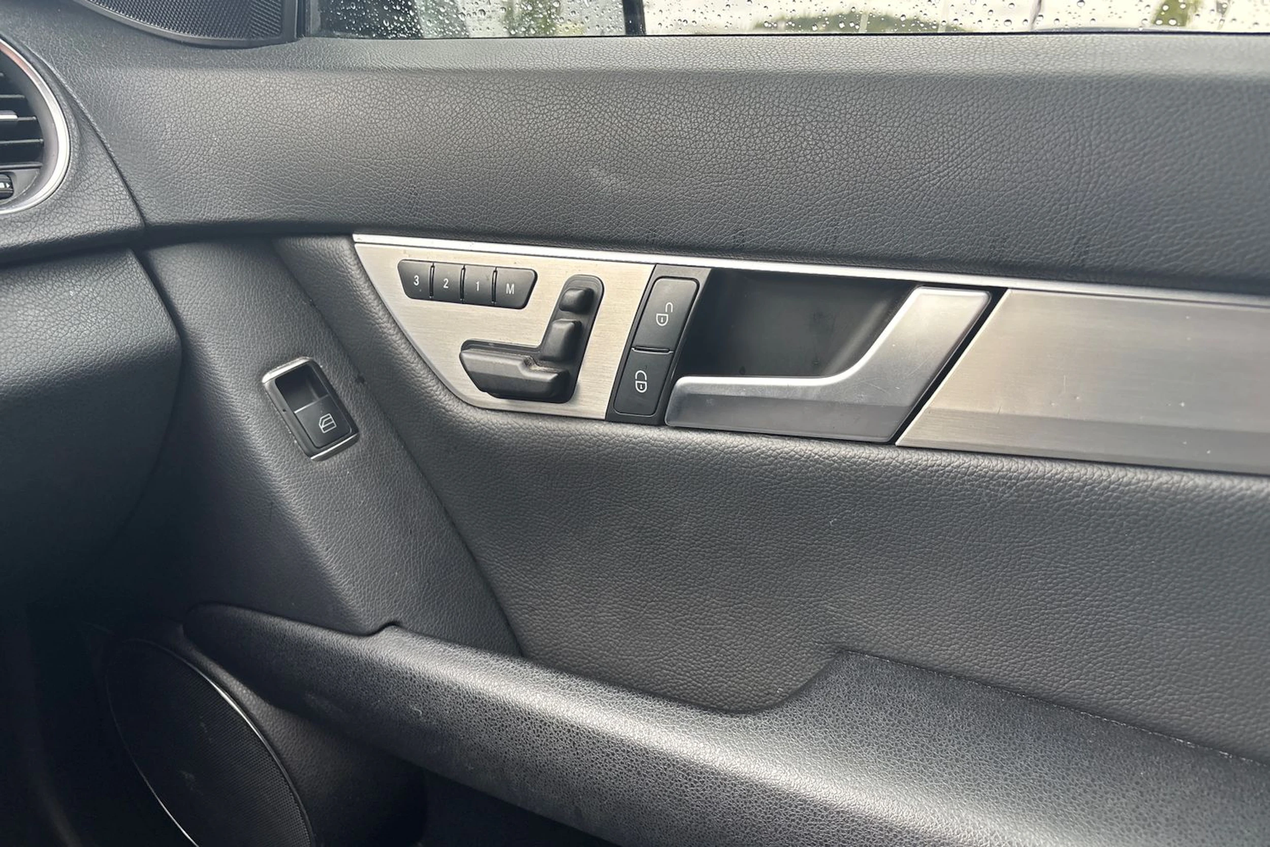 musta Mercedes-Benz C 2012 kuva 5.