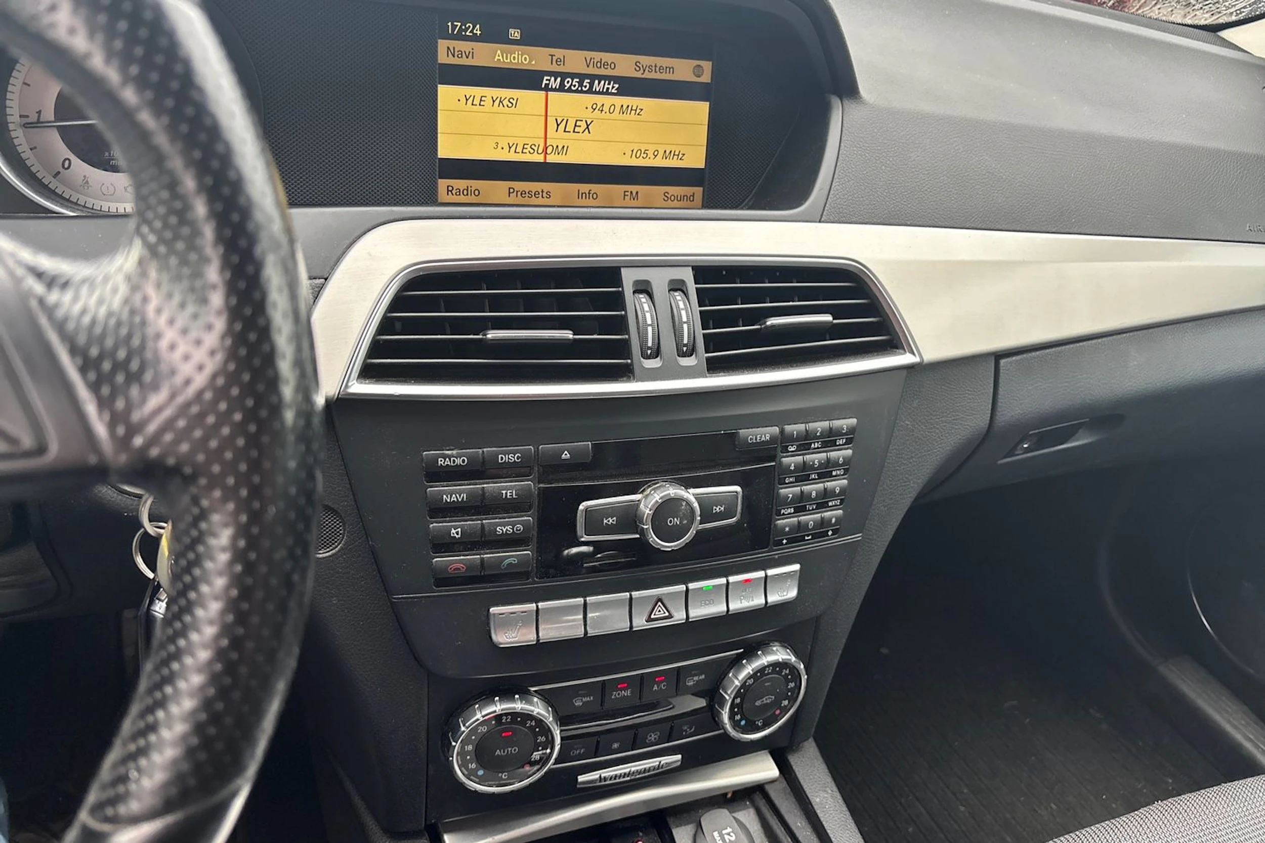 musta Mercedes-Benz C 2012 kuva 8.