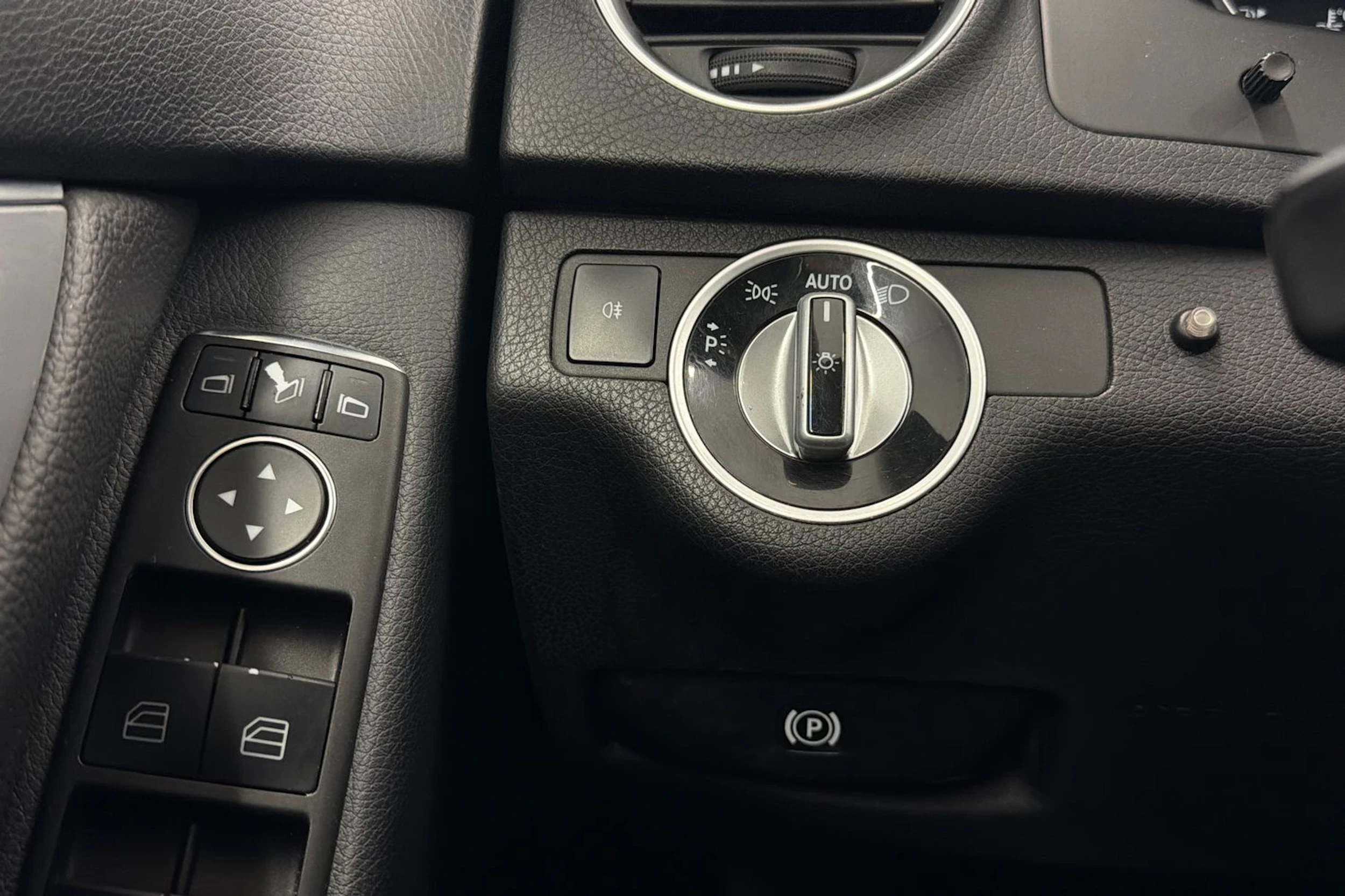 musta Mercedes-Benz C 2012 kuva 16.