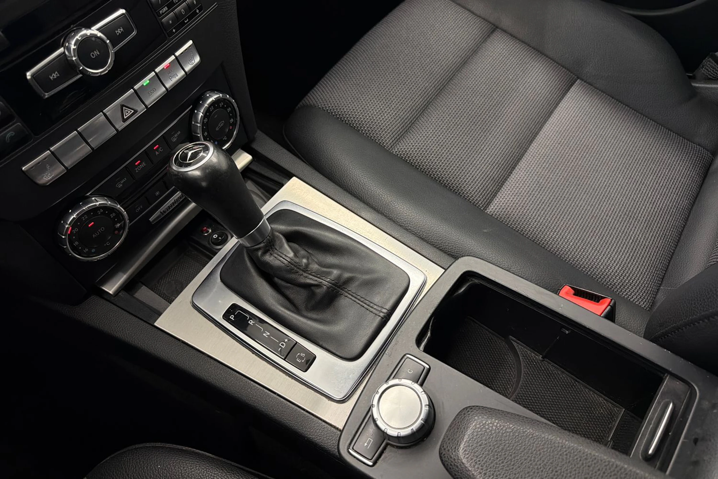 musta Mercedes-Benz C 2012 kuva 20.