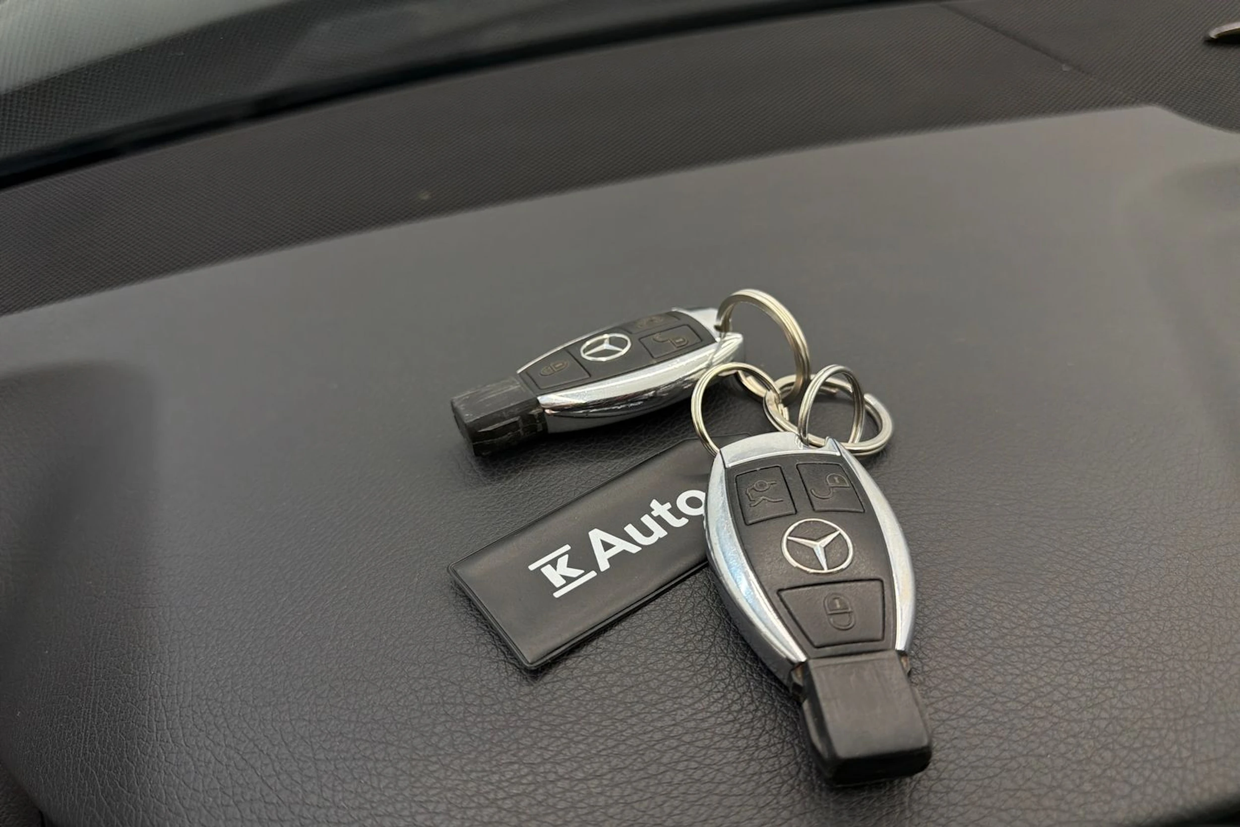 musta Mercedes-Benz C 2012 kuva 26.