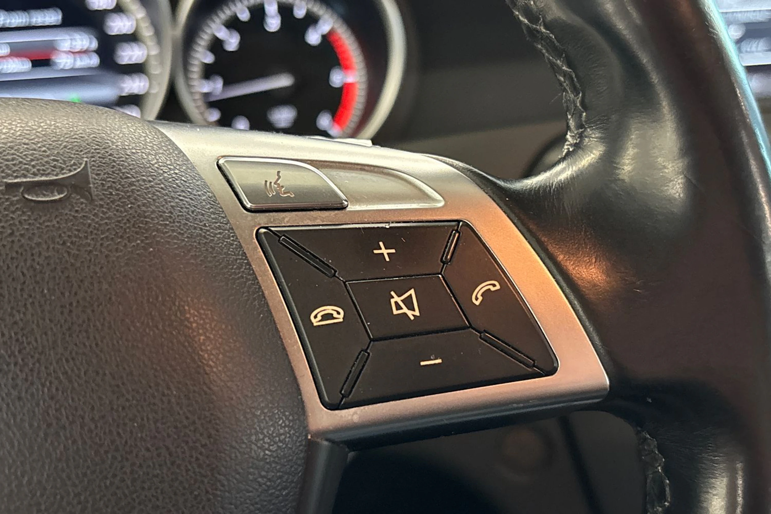 Valkoinen Mercedes-Benz C 2012 kuva 12.