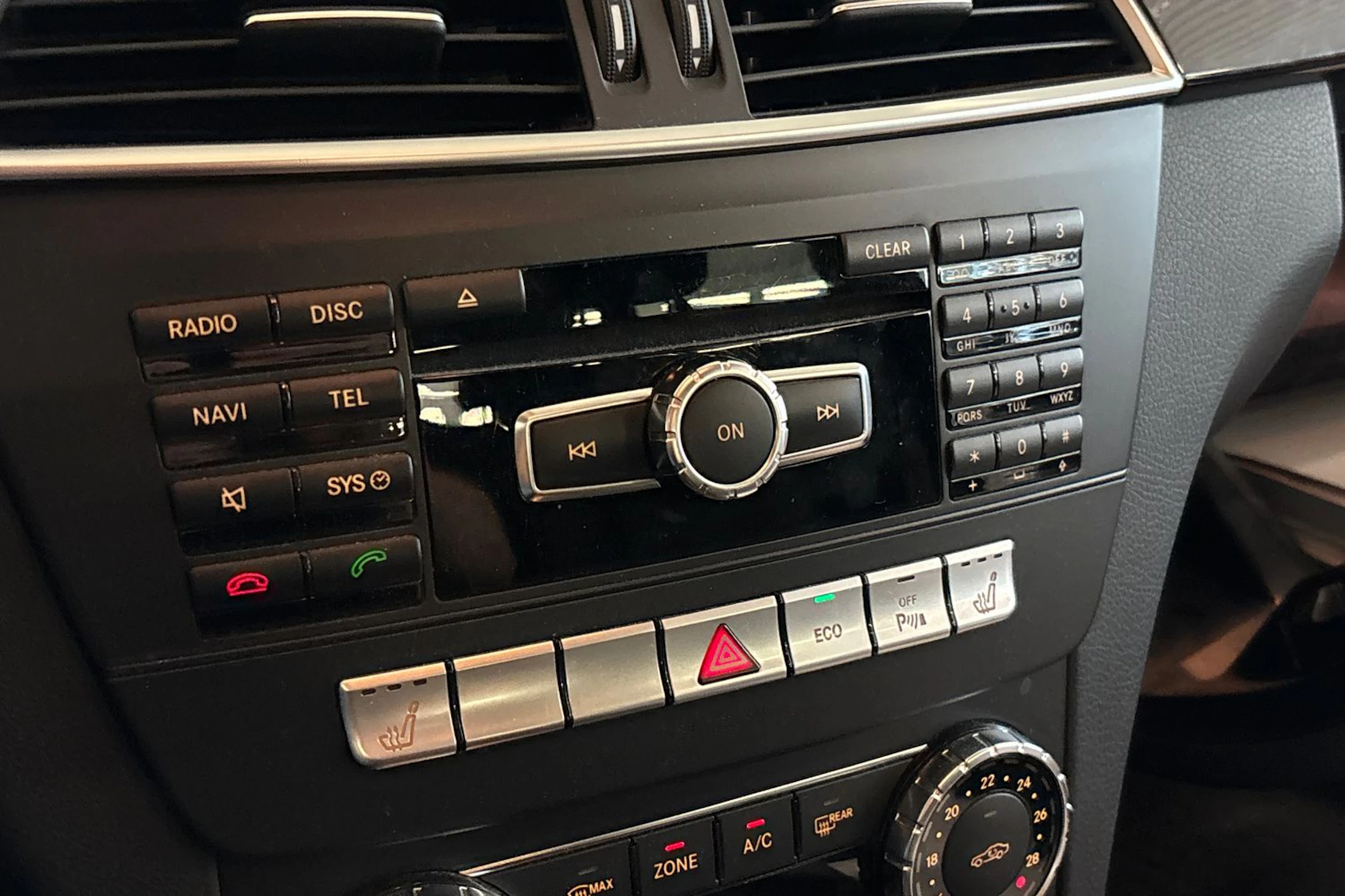Valkoinen Mercedes-Benz C 2012 kuva 16.