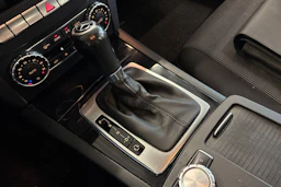 Valkoinen Mercedes-Benz C 2012 kuva 18.