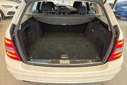 Valkoinen Mercedes-Benz C 2012 kuva 20.
