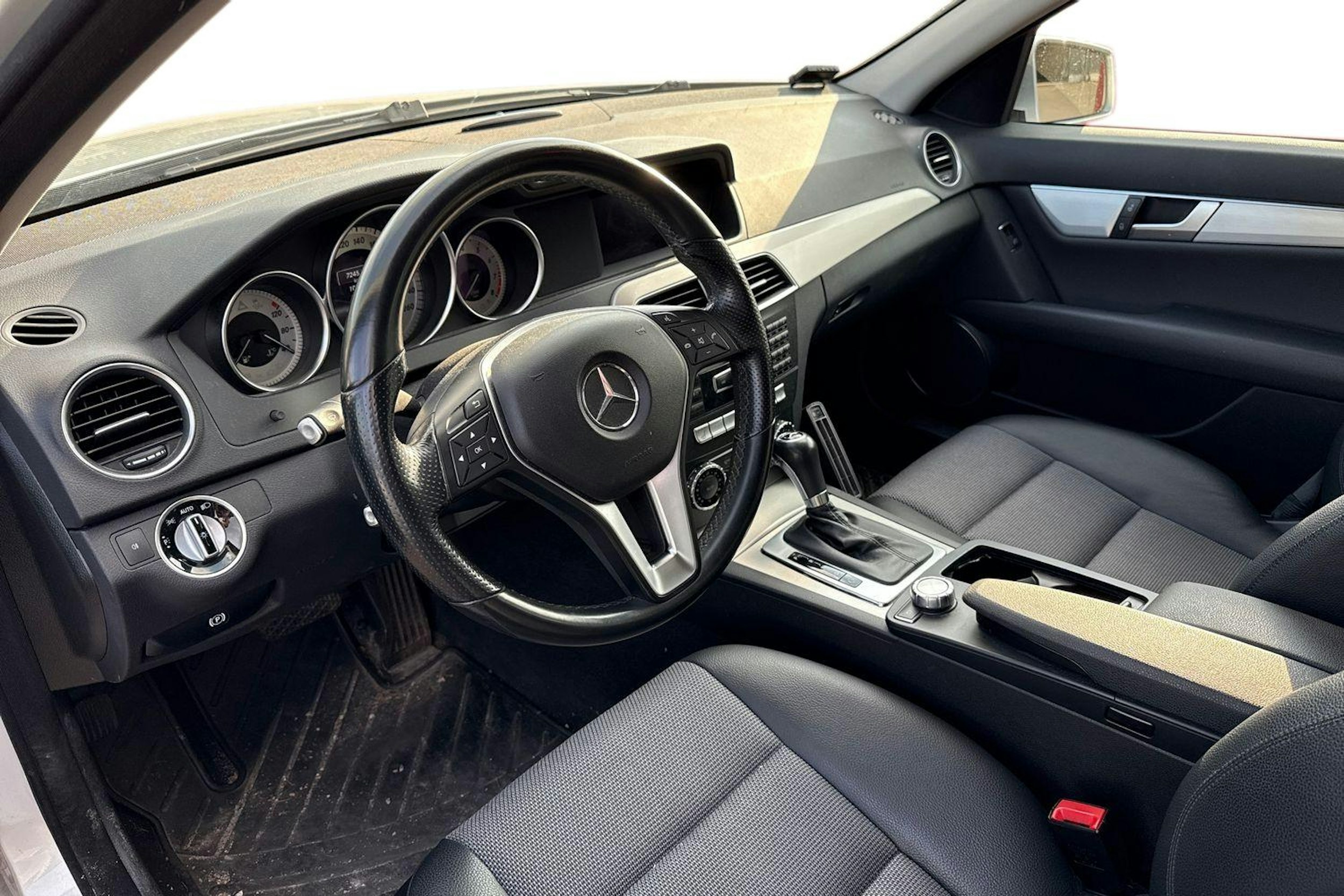 hopea Mercedes-Benz C 2012 kuva 3.