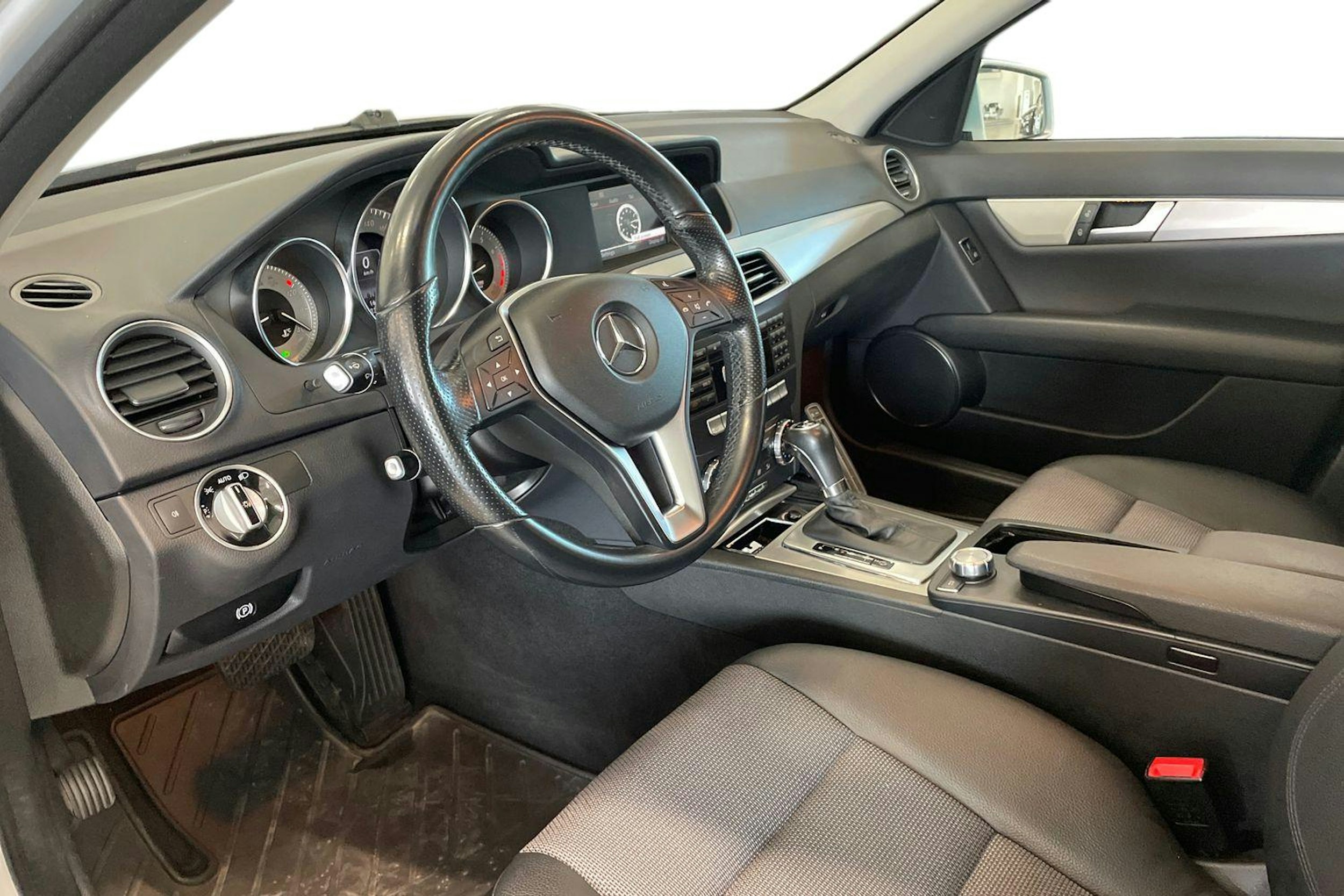 hopea Mercedes-Benz C 2012 kuva 7.
