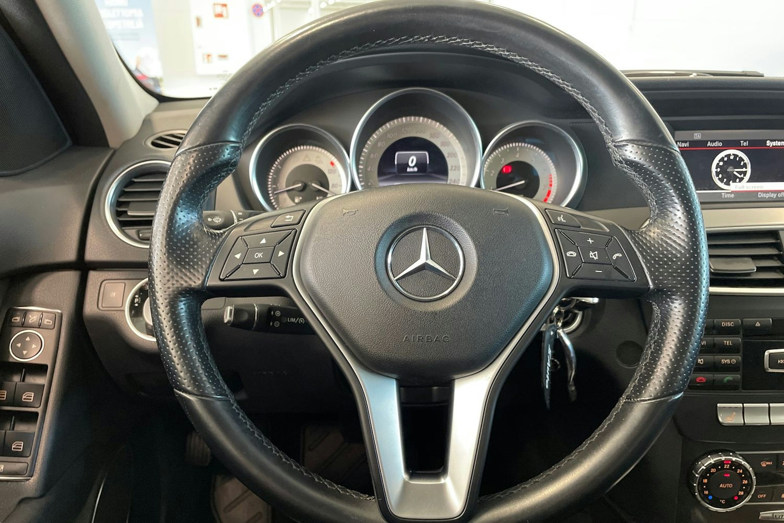 hopea Mercedes-Benz C 2012 kuva 17.