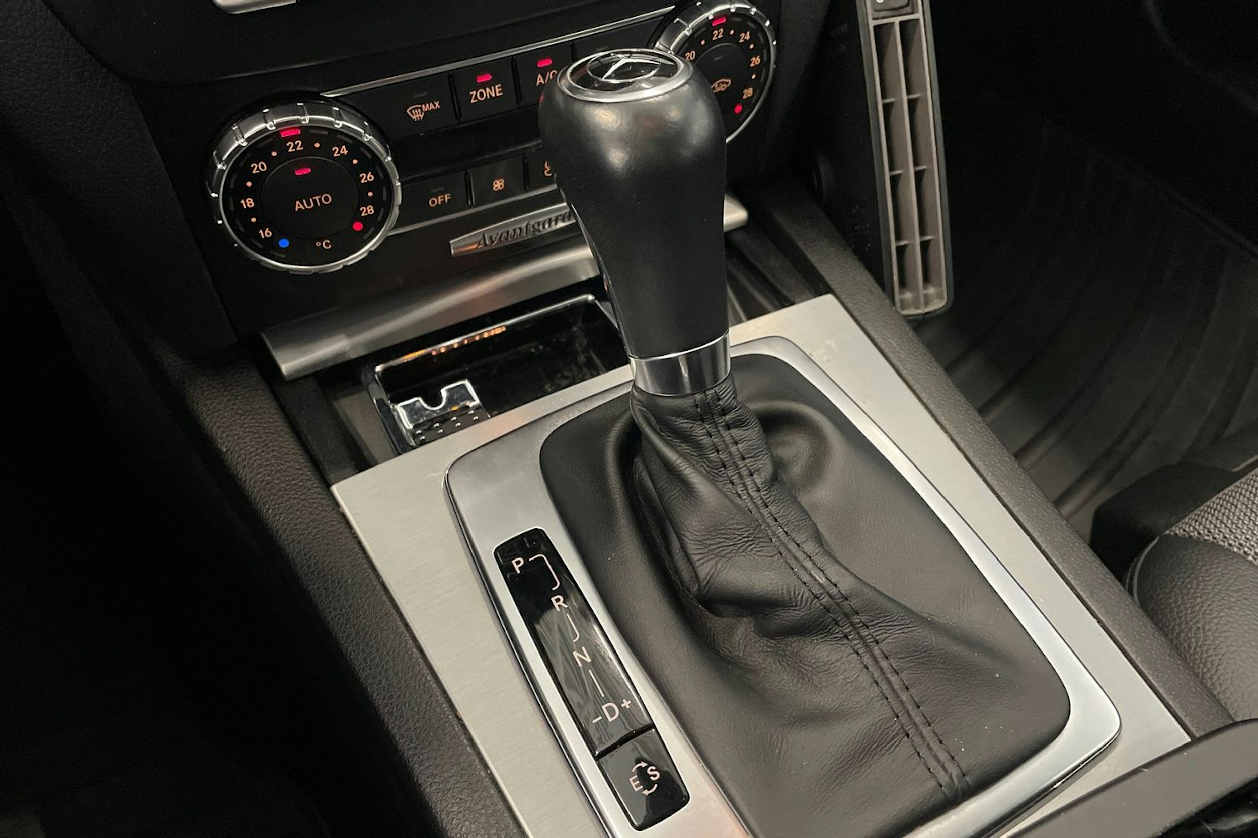 hopea Mercedes-Benz C 2012 kuva 27.
