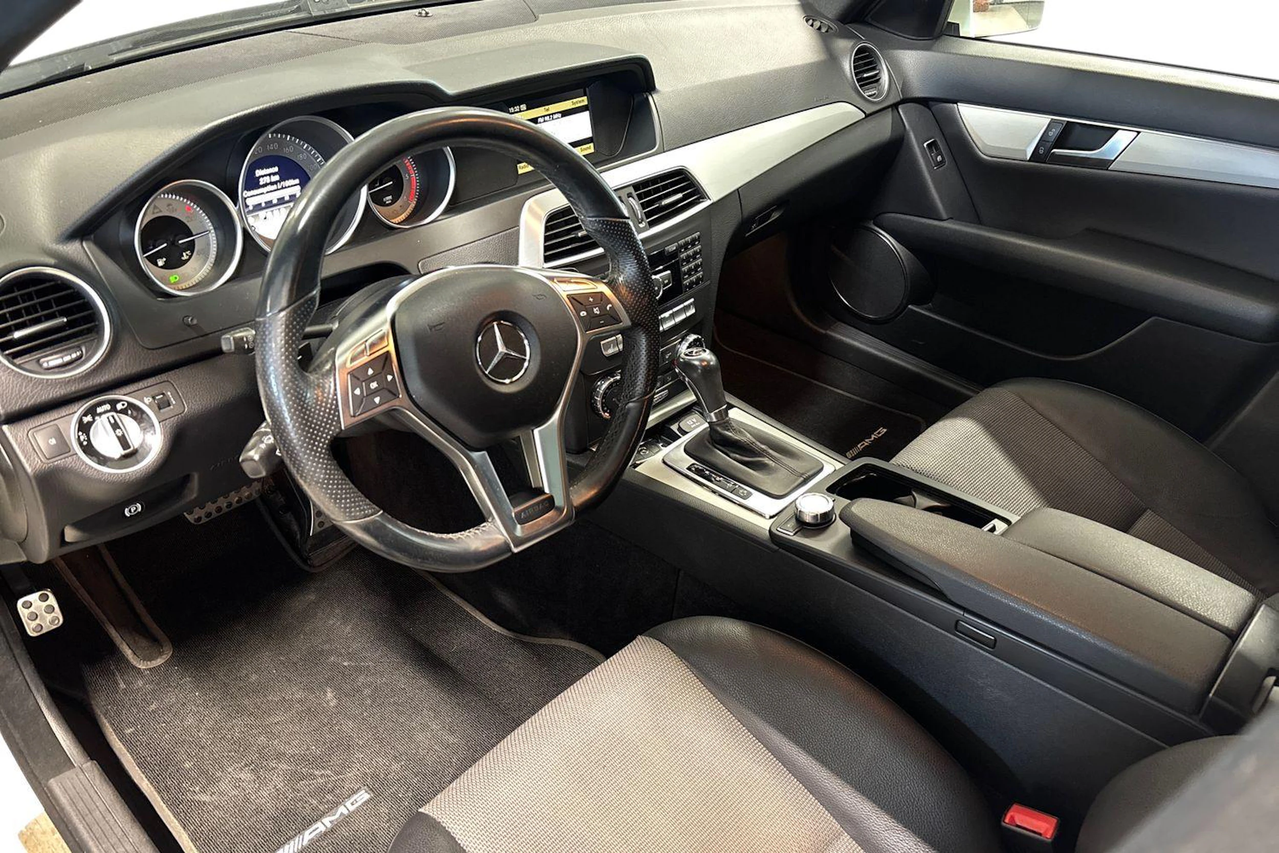 valkoinen Mercedes-Benz C 2012 kuva 3.