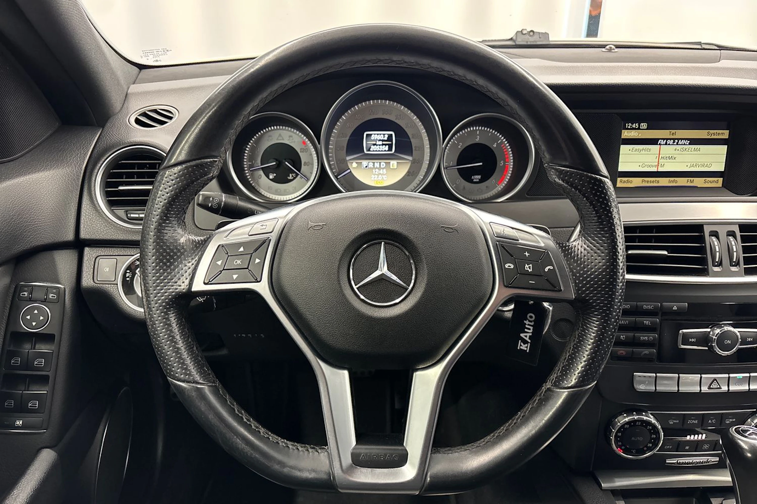 valkoinen Mercedes-Benz C 2012 kuva 12.