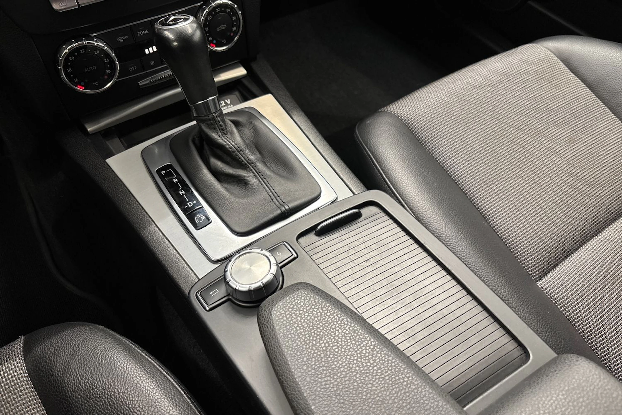 valkoinen Mercedes-Benz C 2012 kuva 16.