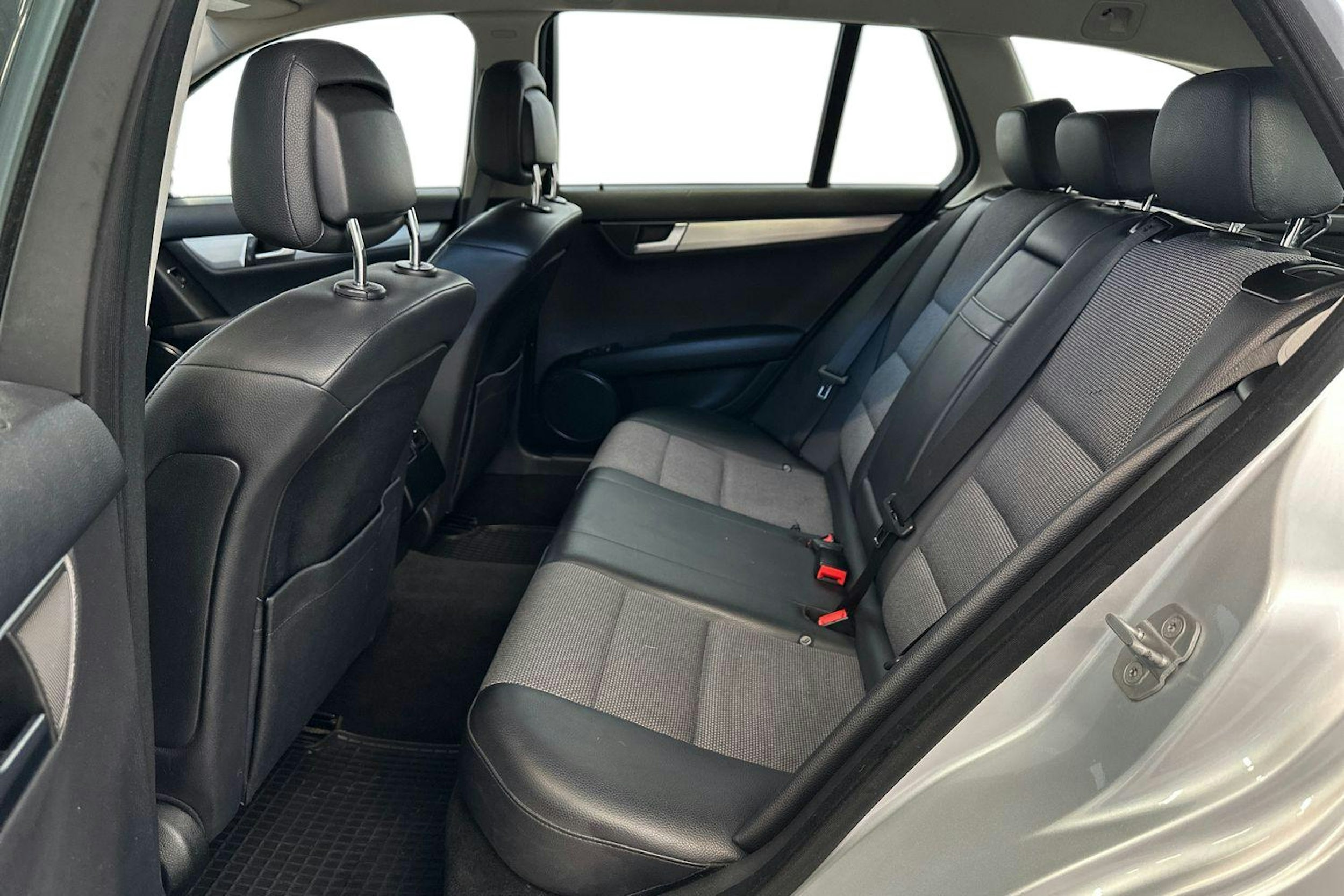 harmaa Mercedes-Benz C 2012 kuva 10.