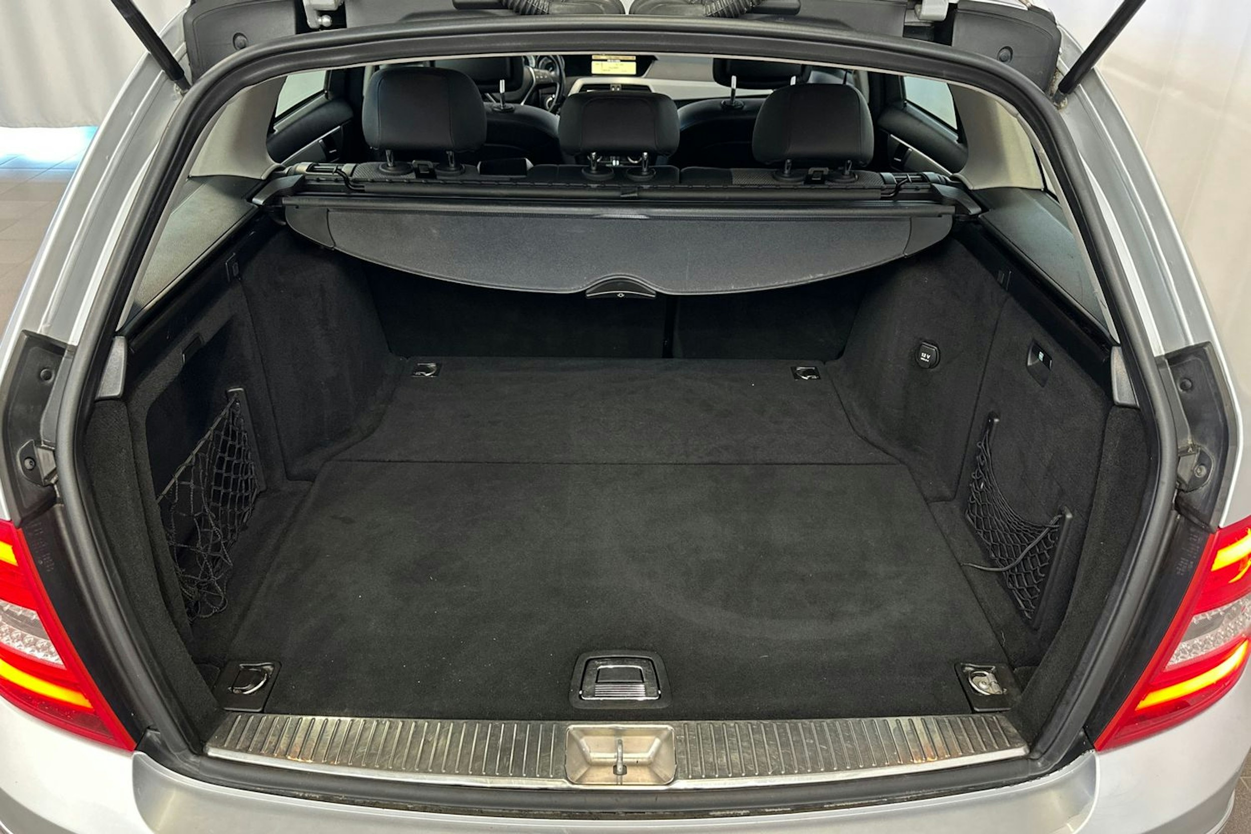 harmaa Mercedes-Benz C 2012 kuva 18.