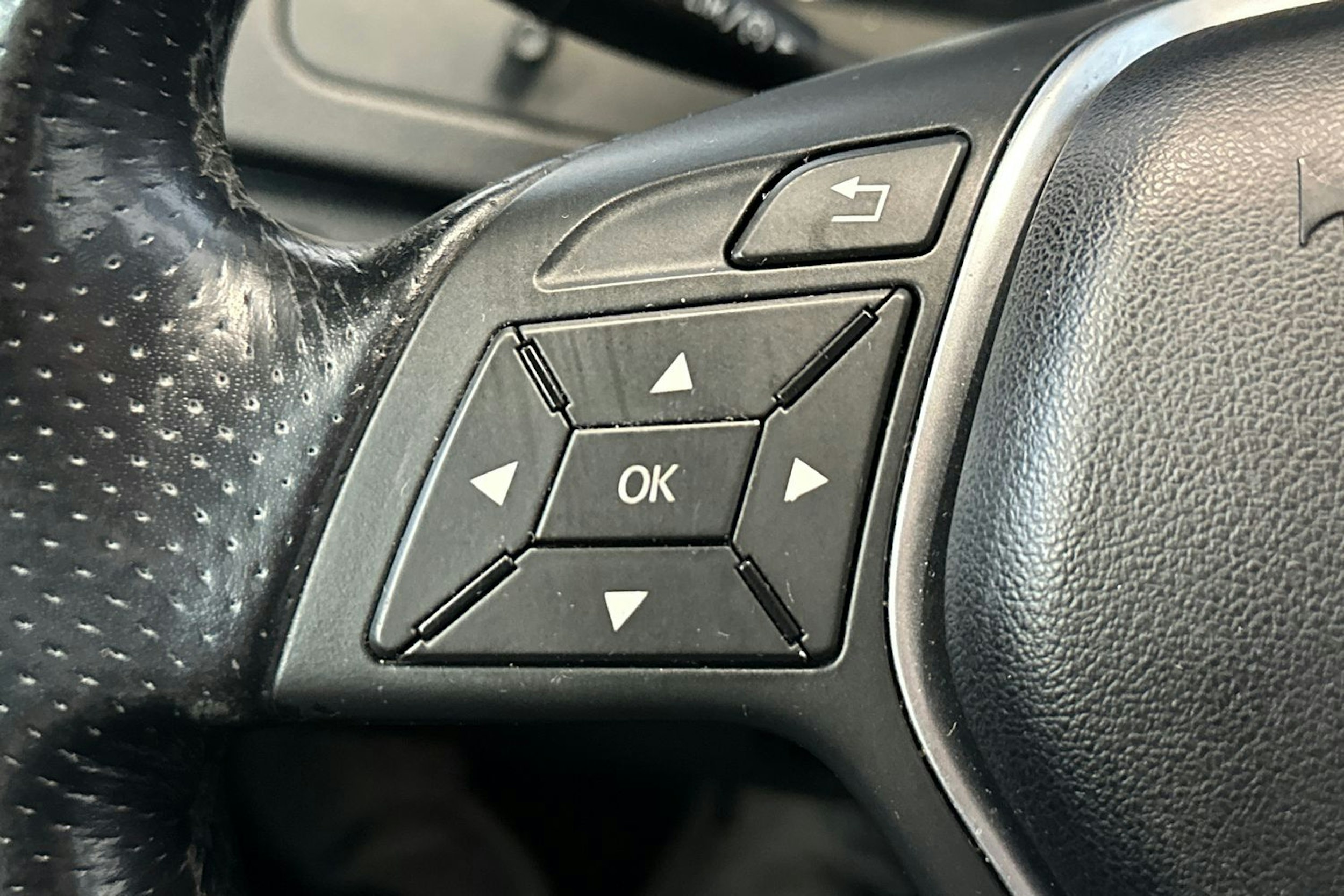 harmaa Mercedes-Benz C 2012 kuva 29.