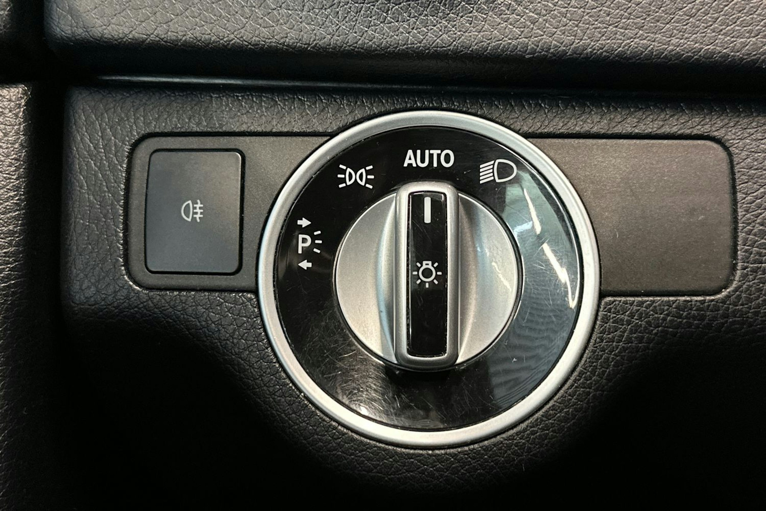 harmaa Mercedes-Benz C 2012 kuva 32.