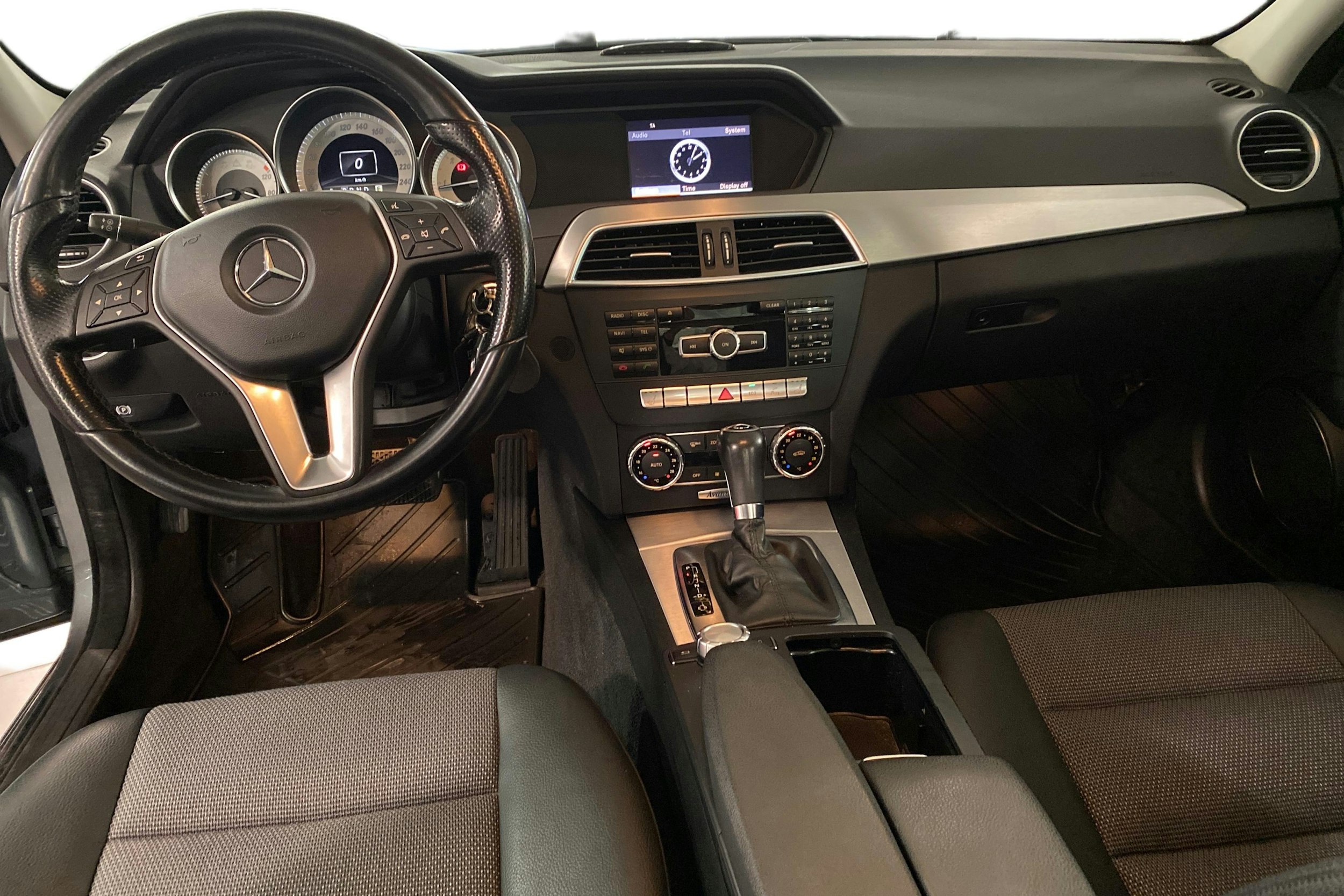 Harmaa Mercedes-Benz C 2012 kuva 9.