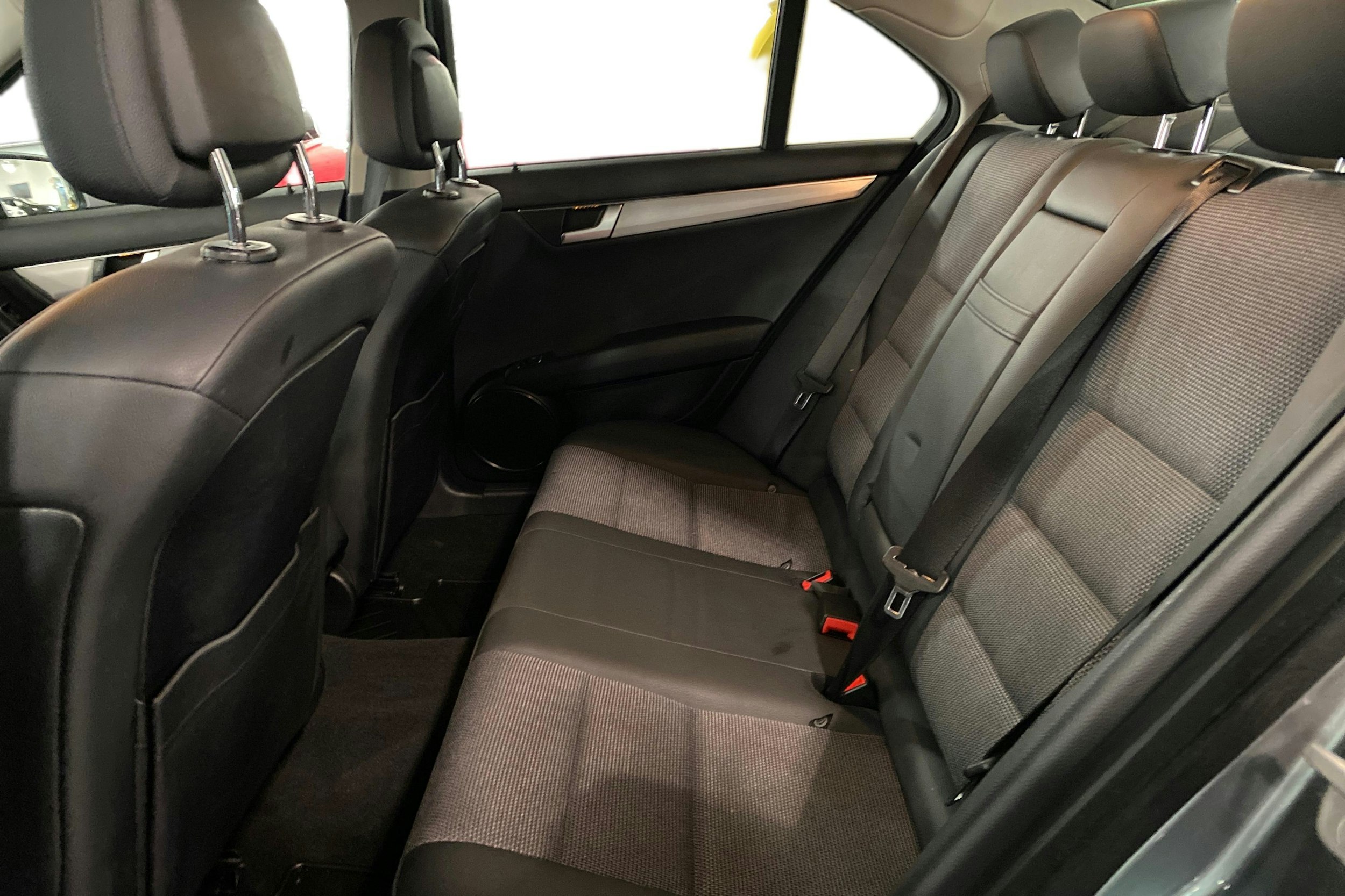 Harmaa Mercedes-Benz C 2012 kuva 10.