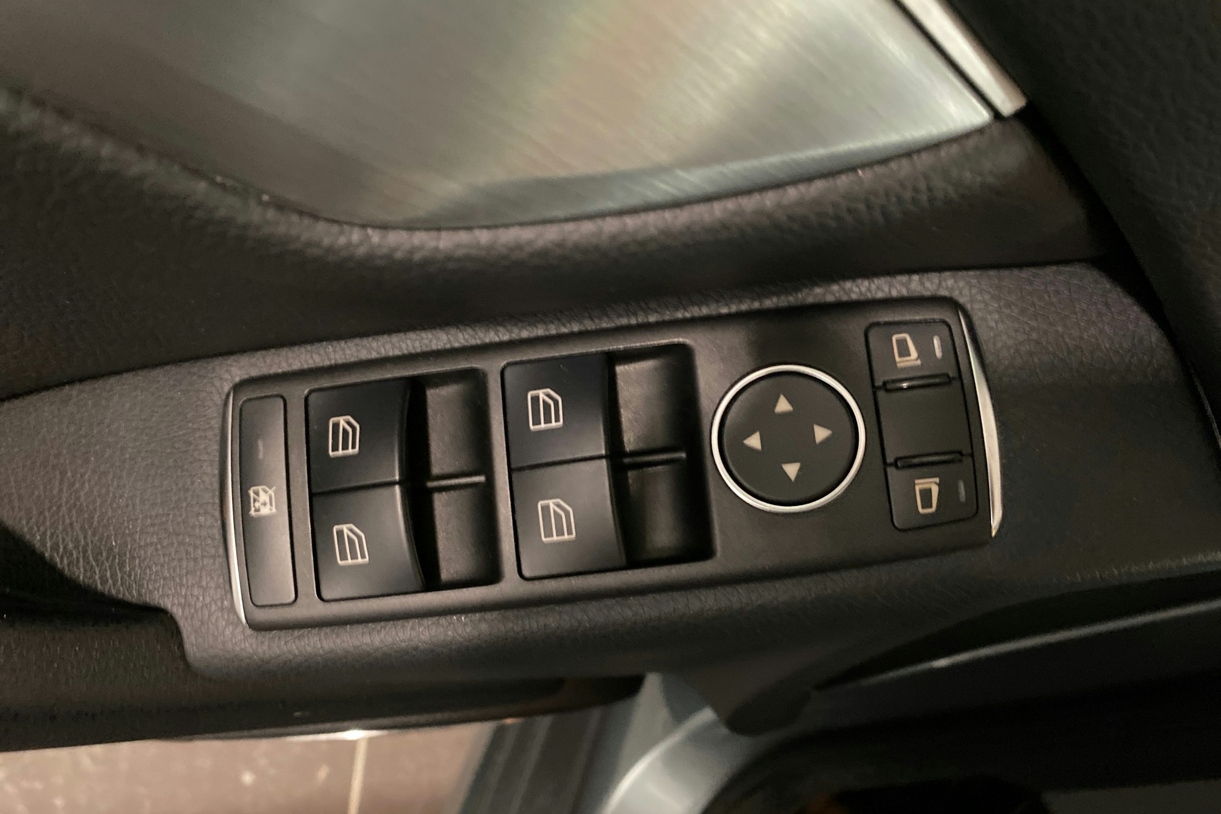 Harmaa Mercedes-Benz C 2012 kuva 18.