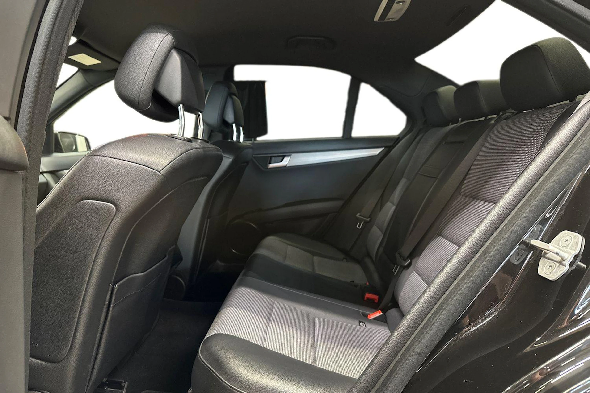 met. musta Mercedes-Benz C 2012 kuva 8.