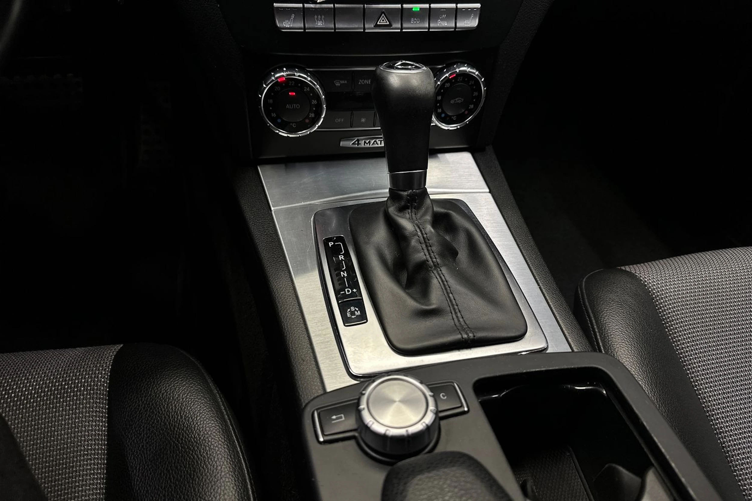 met. musta Mercedes-Benz C 2012 kuva 17.