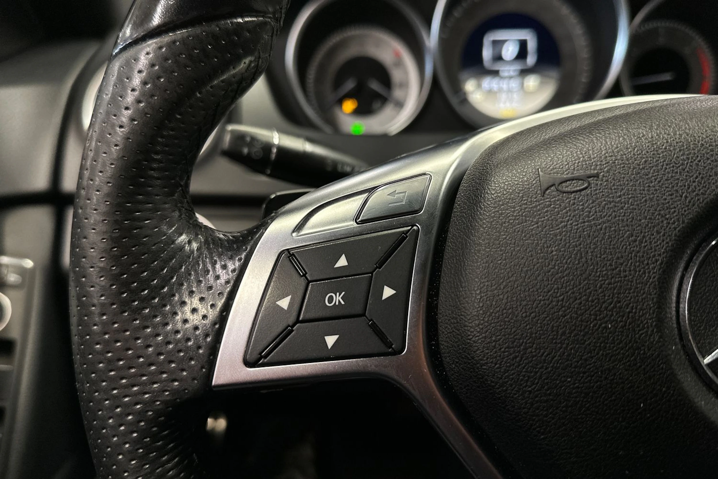met. musta Mercedes-Benz C 2012 kuva 22.