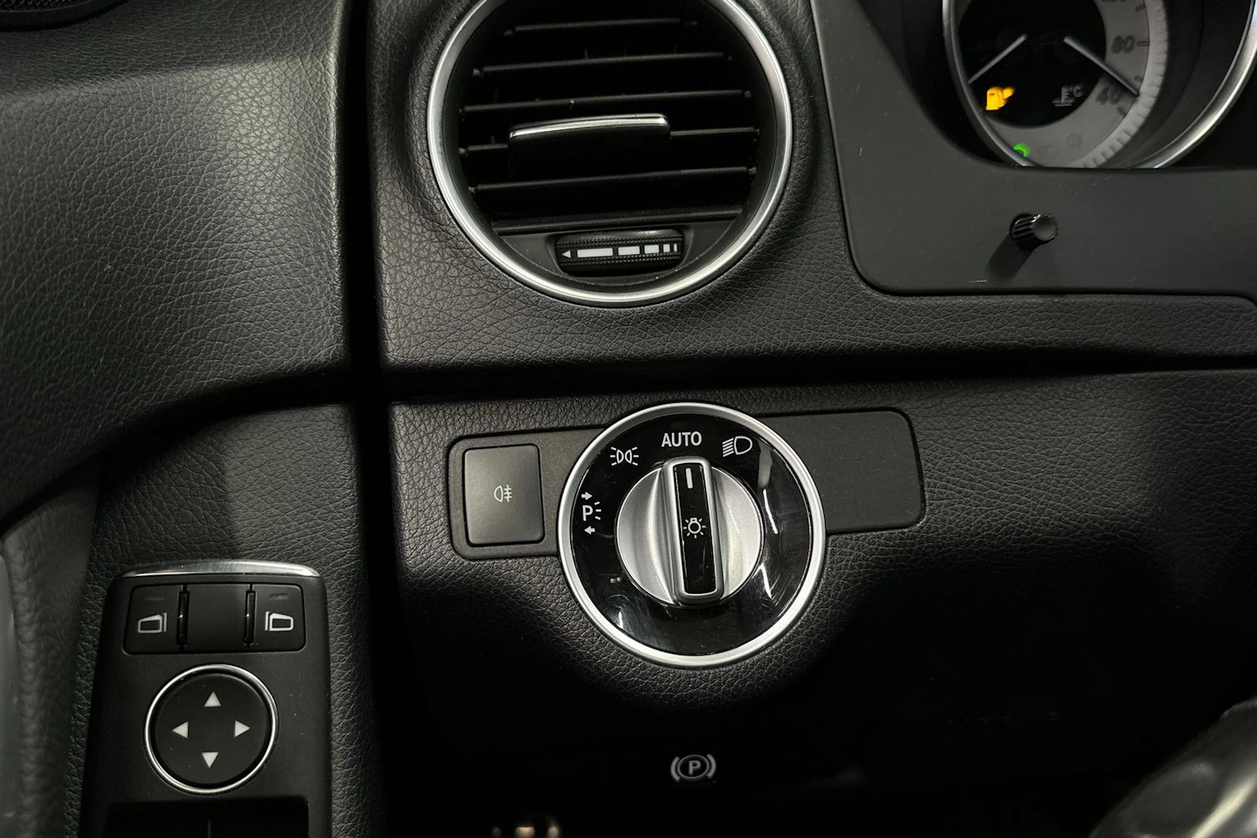 met. musta Mercedes-Benz C 2012 kuva 24.