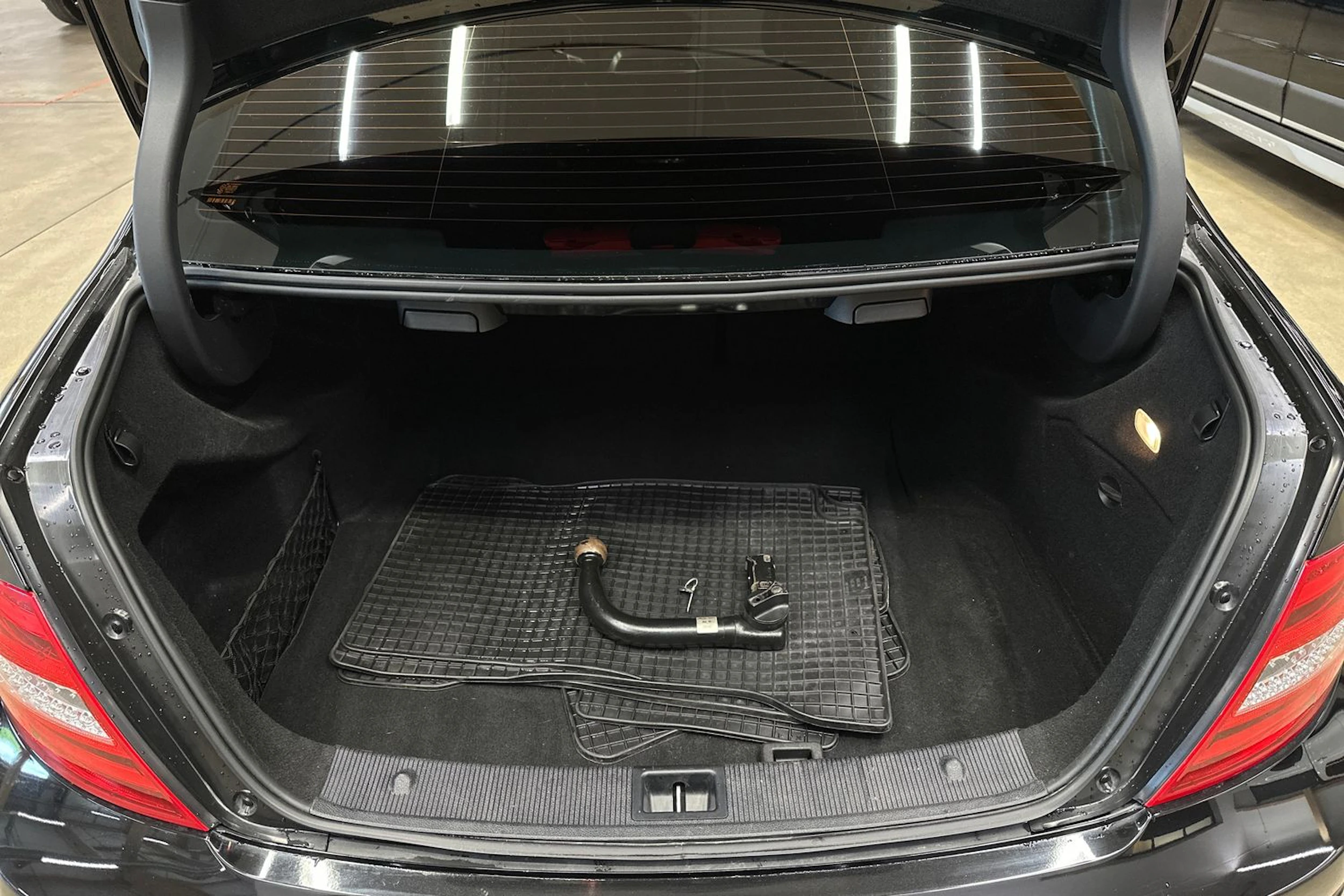 met. musta Mercedes-Benz C 2012 kuva 26.